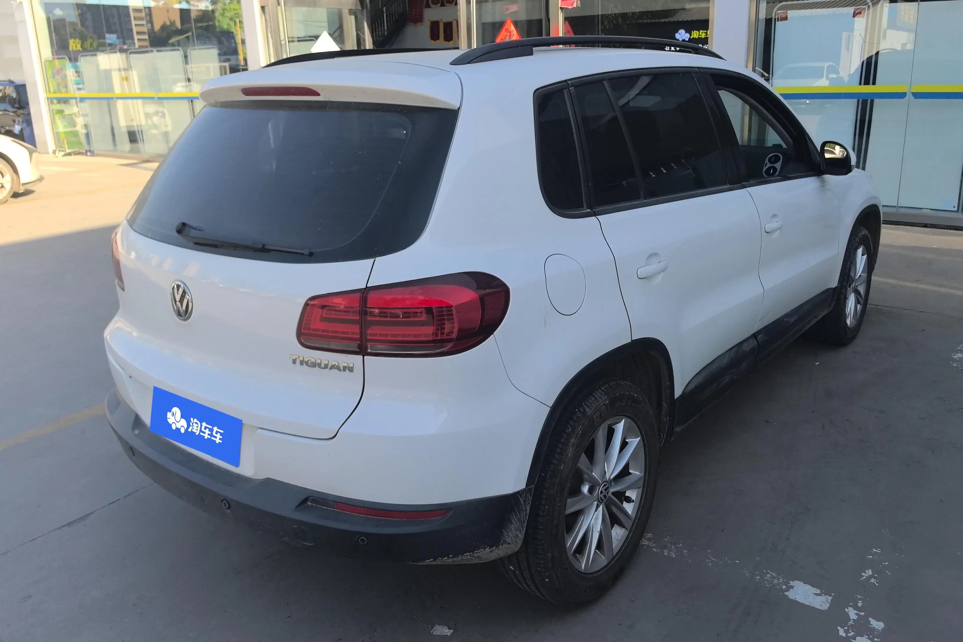 Volkswagen Tiguan (Tharu)