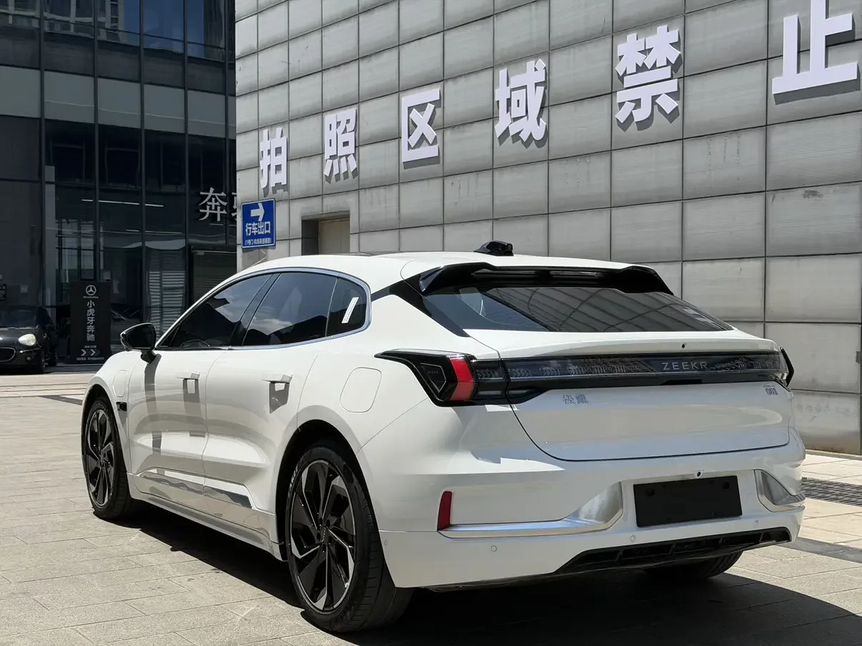 ZEEKR 001