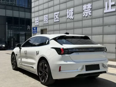 ZEEKR 001