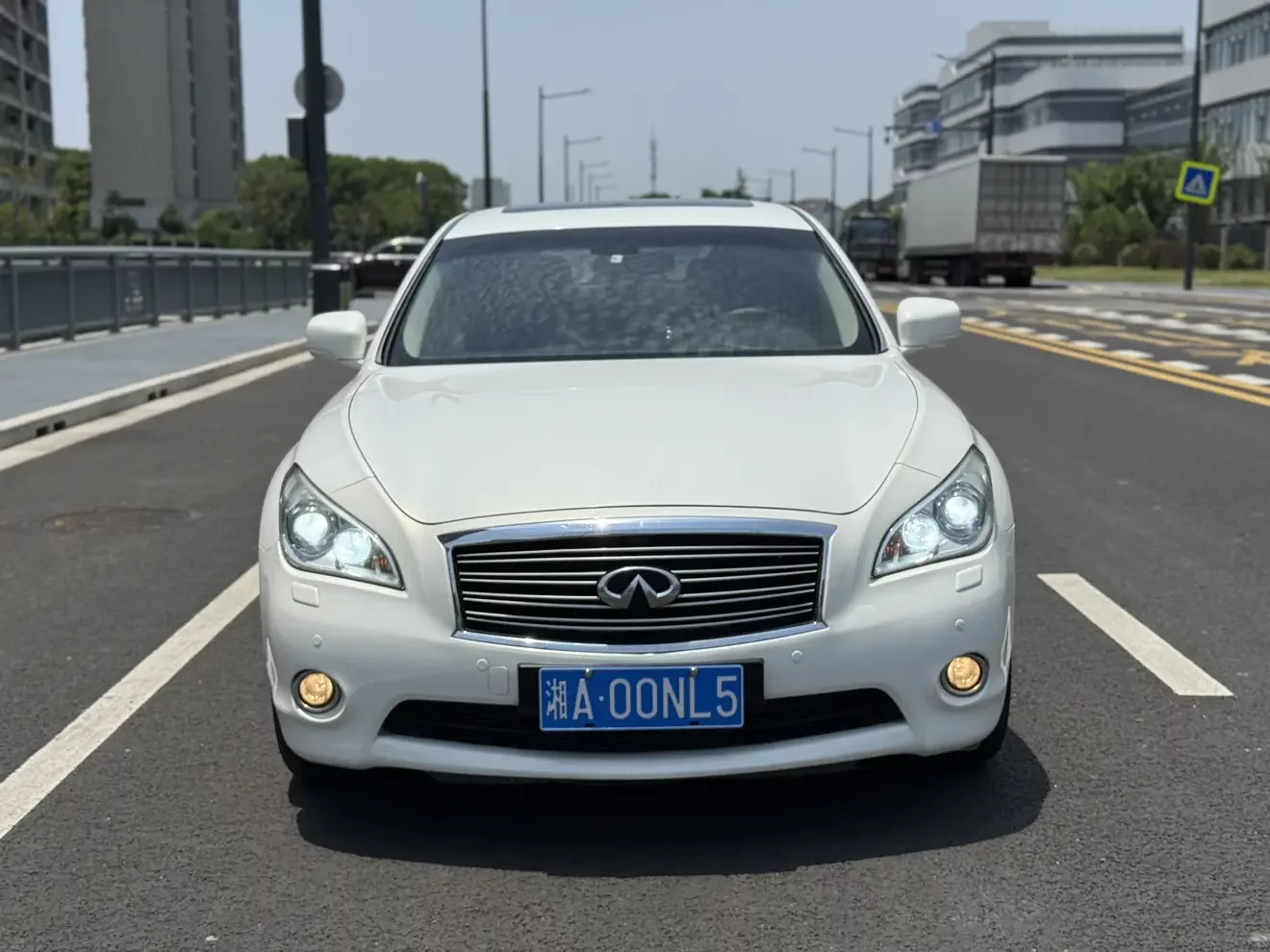 Infiniti Q70
