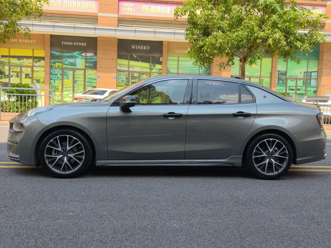Lynk & Co 03