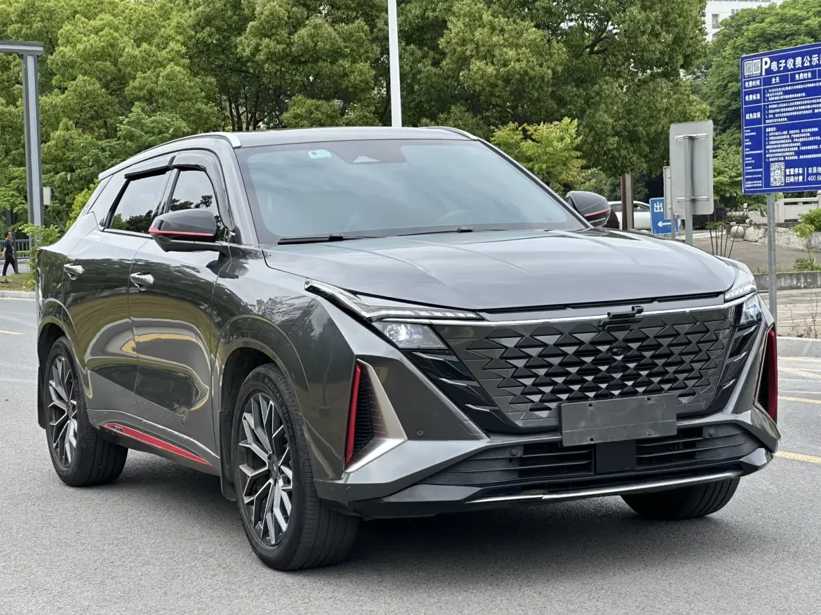 Oshan Changan Auchan Z6