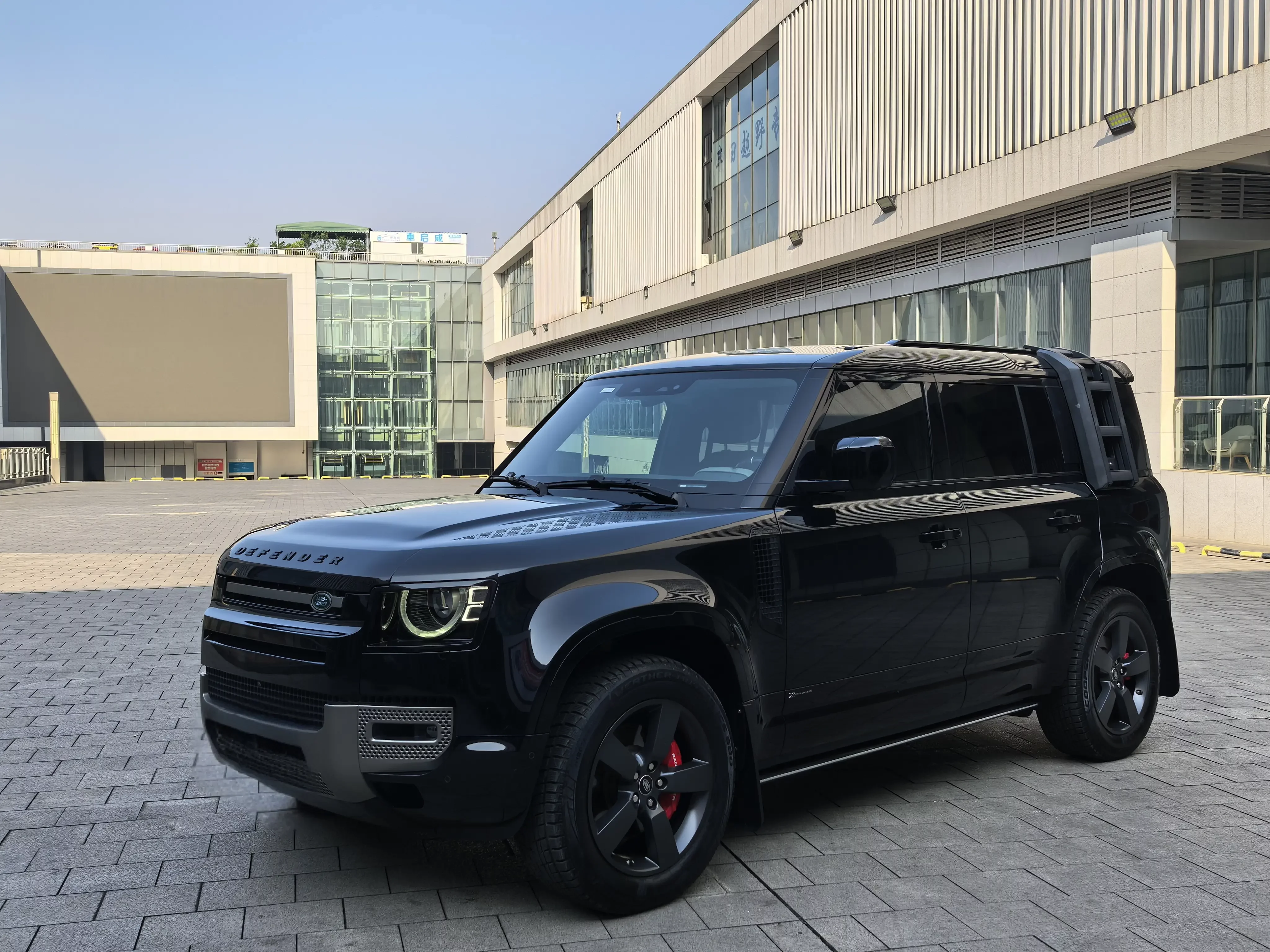 Land Rover guard