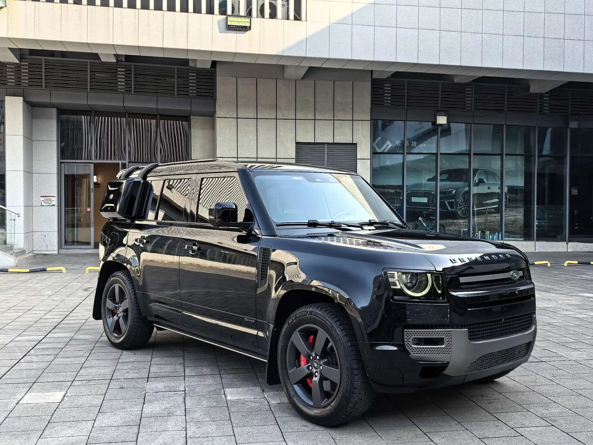 Land Rover guard