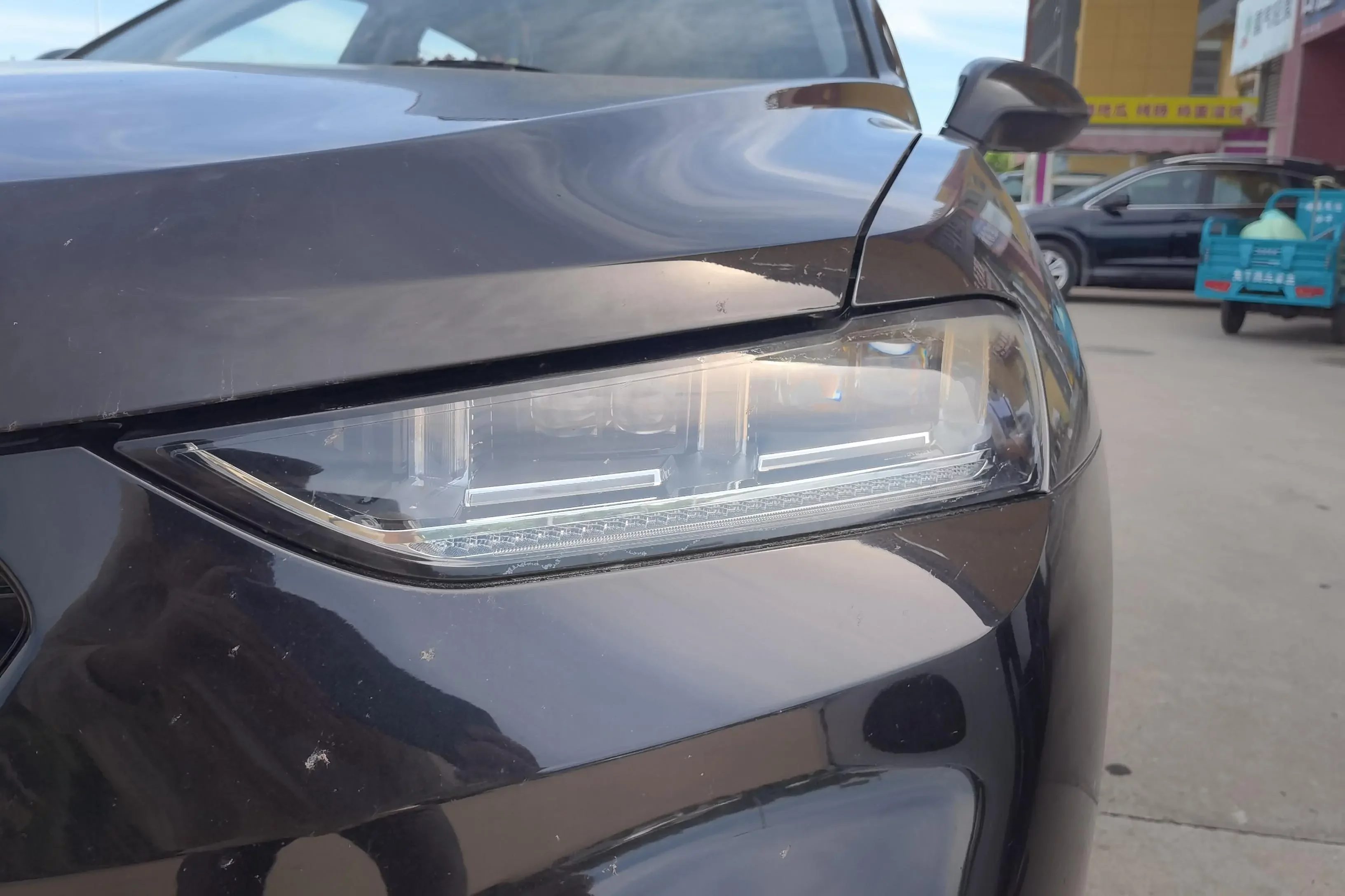 Wey Wei brand VV7