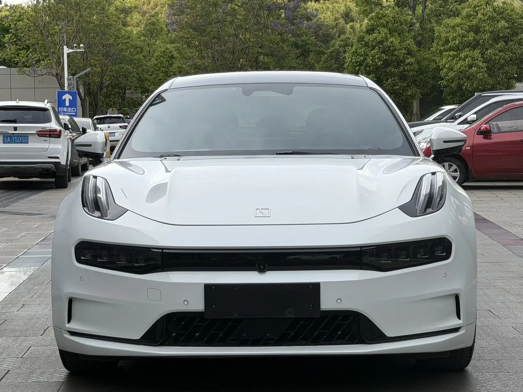 ZEEKR 001