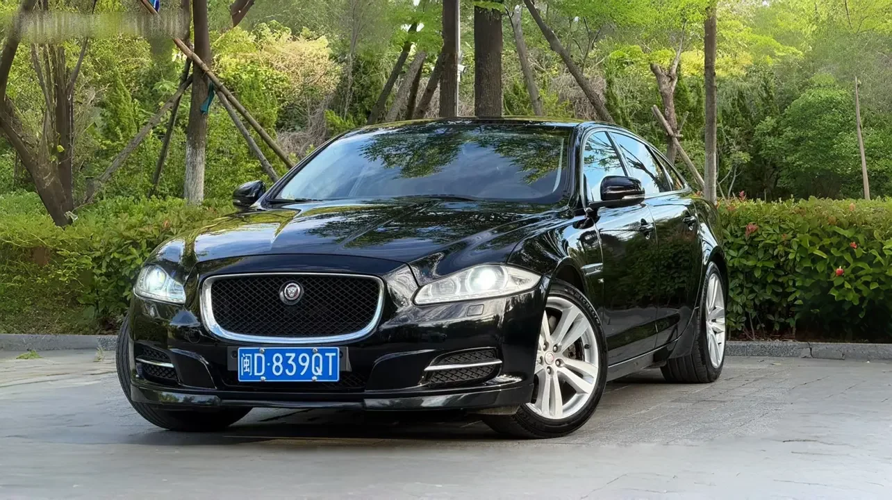 Jaguar XJ