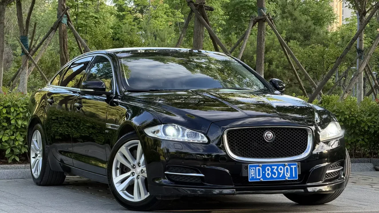 Jaguar XJ