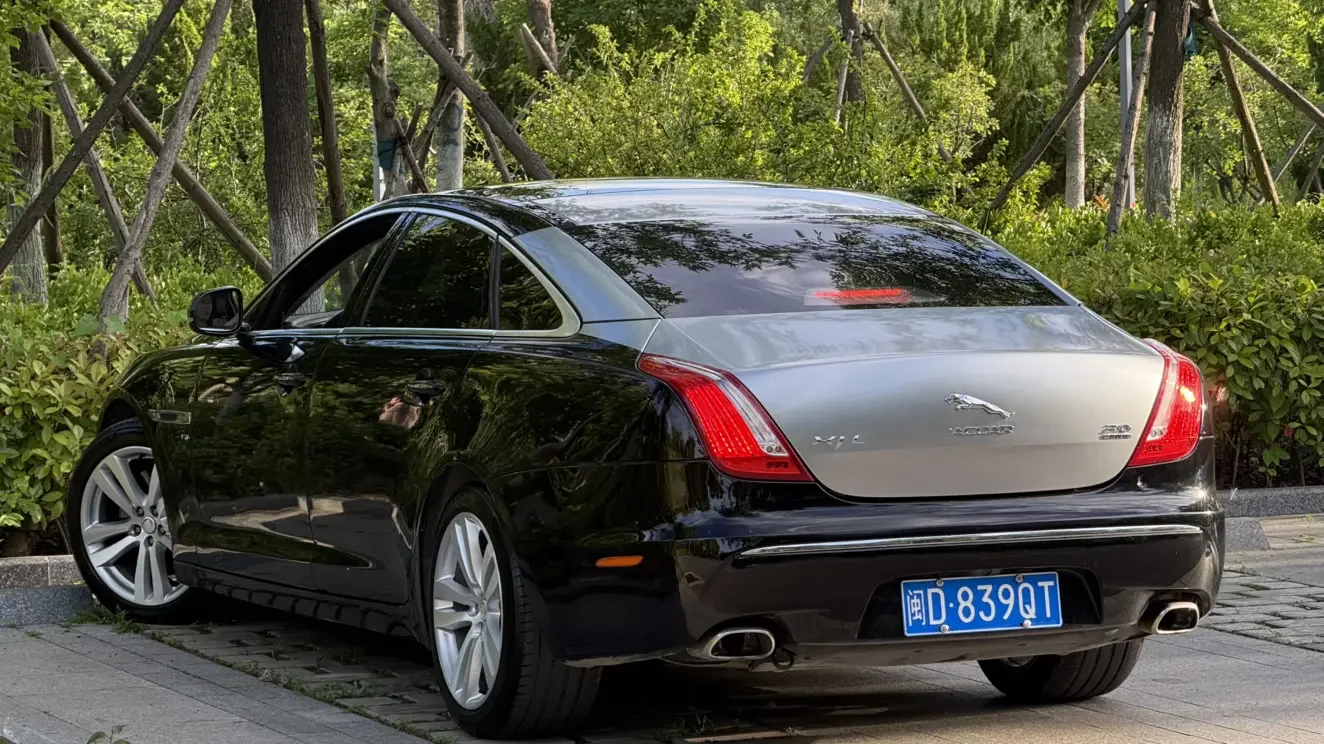 Jaguar XJ