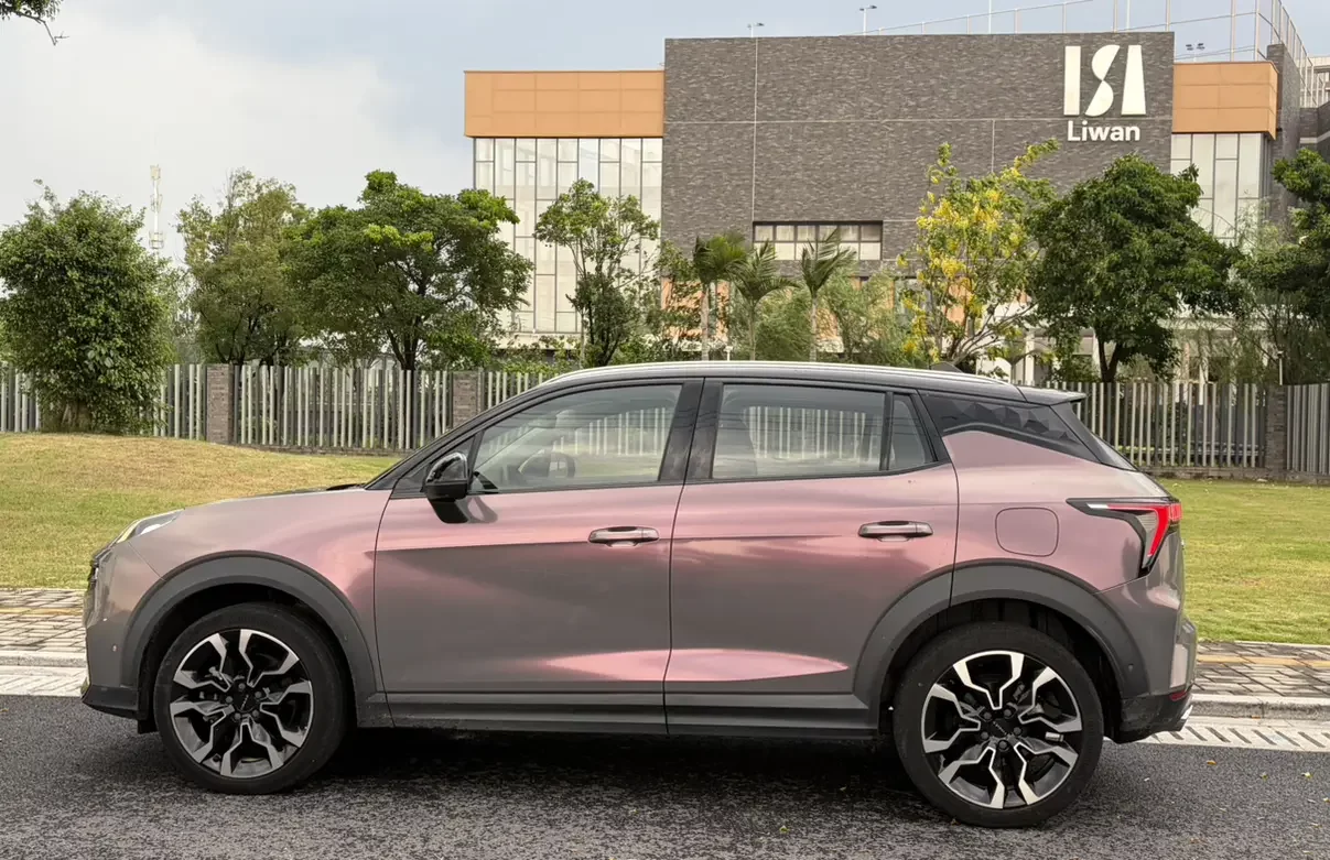 Lynk & Co 06