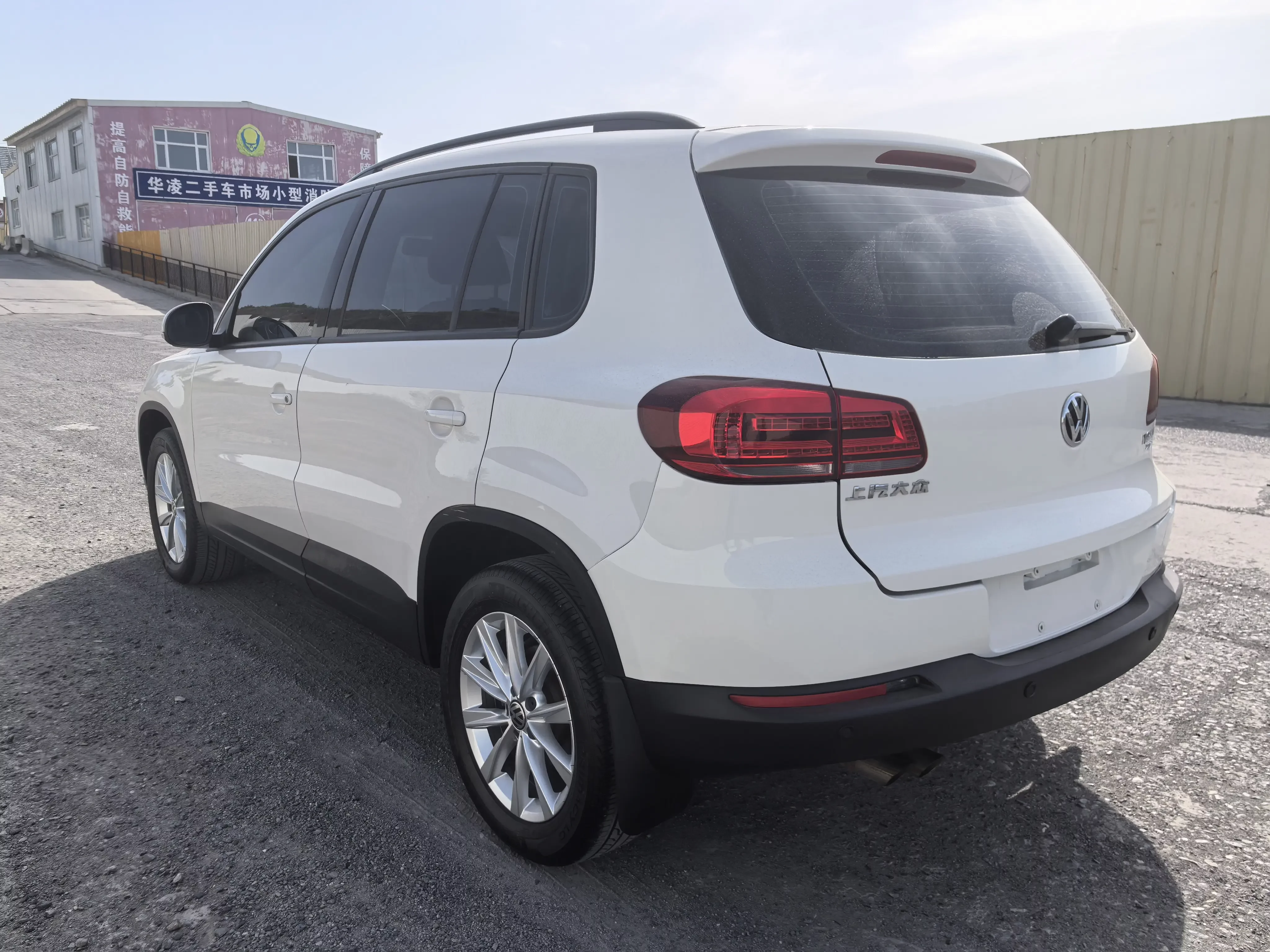 Volkswagen Tiguan (Tharu)