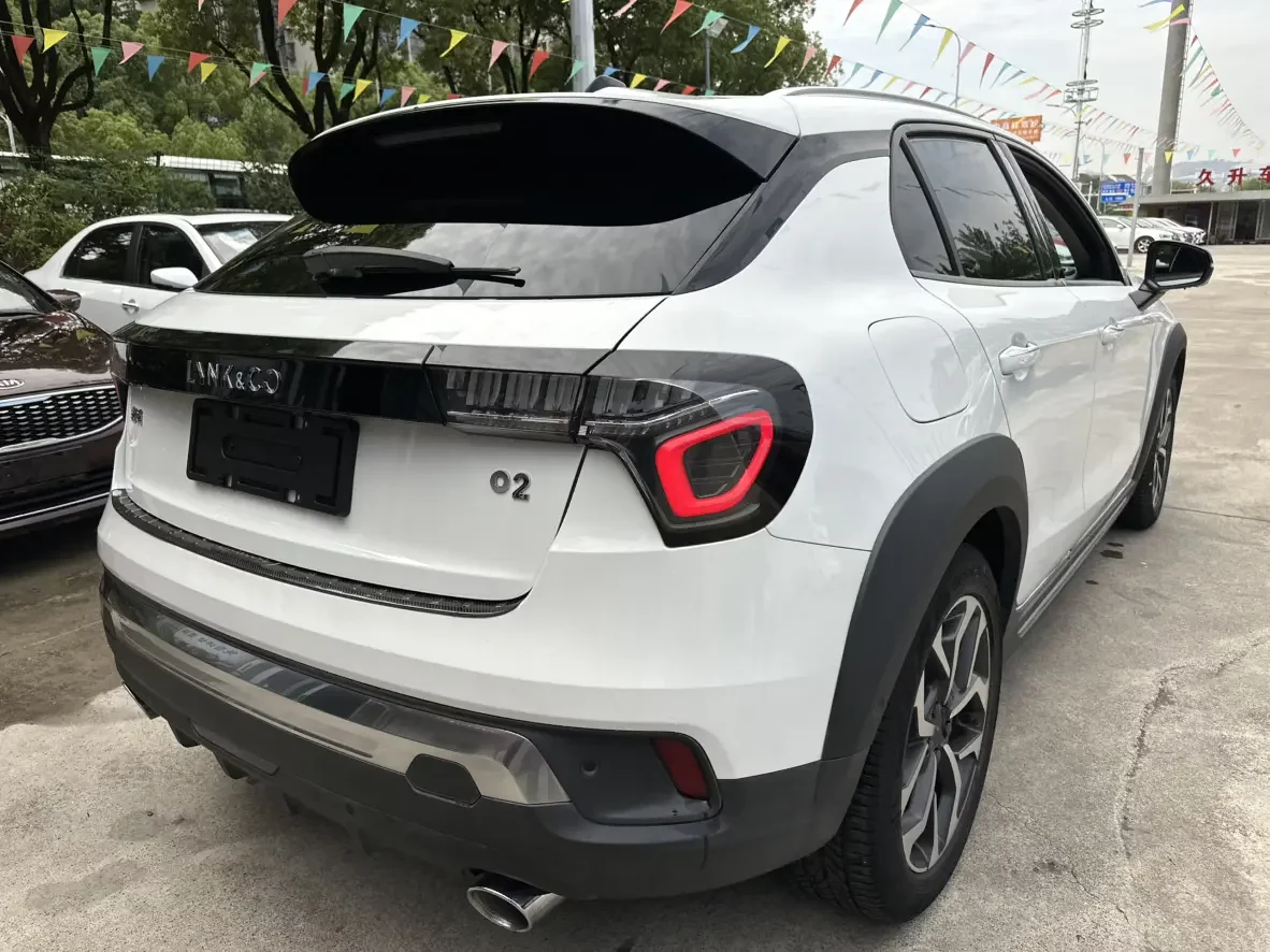 Lynk & Co 02
