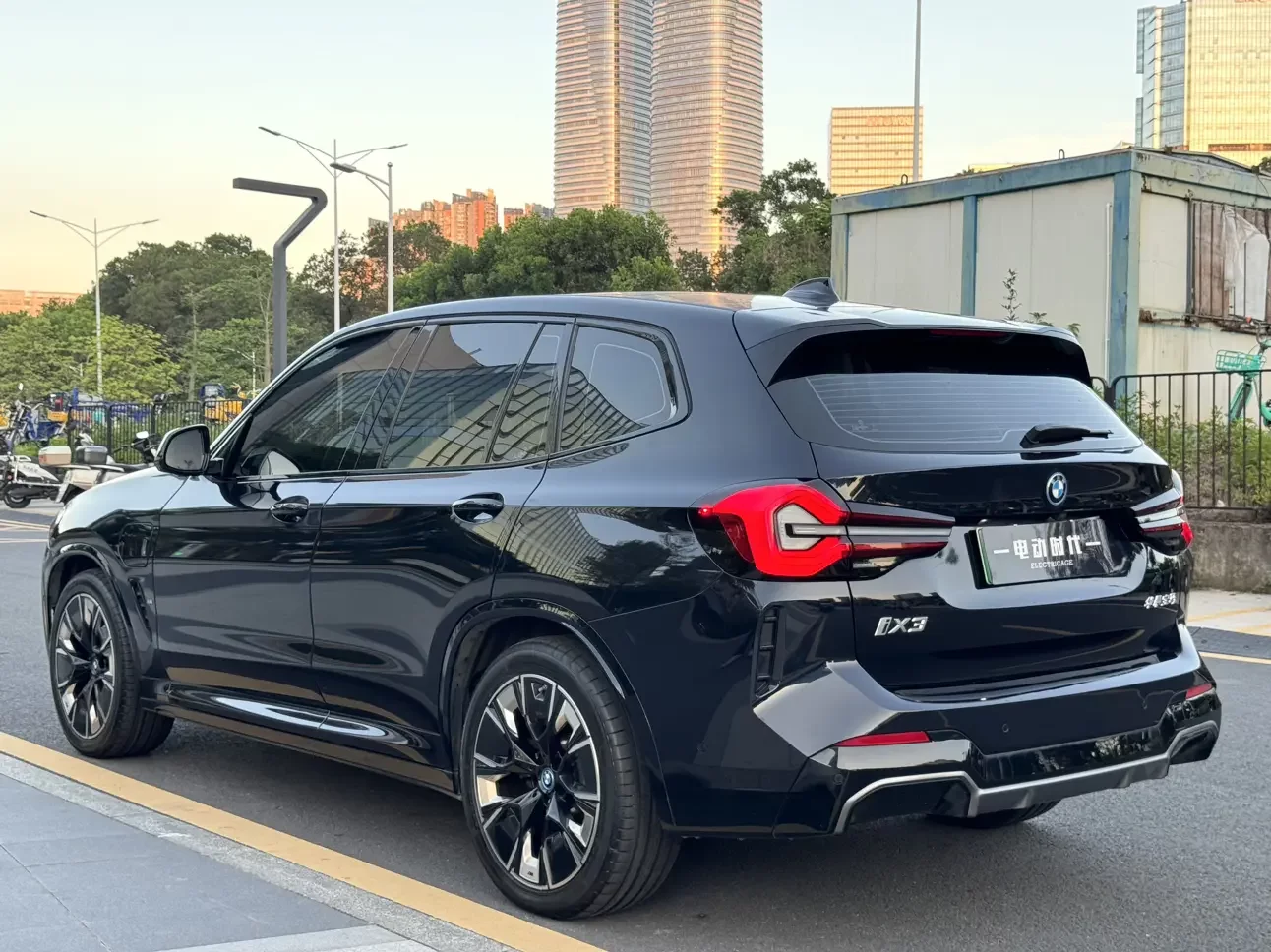 BMW iX3