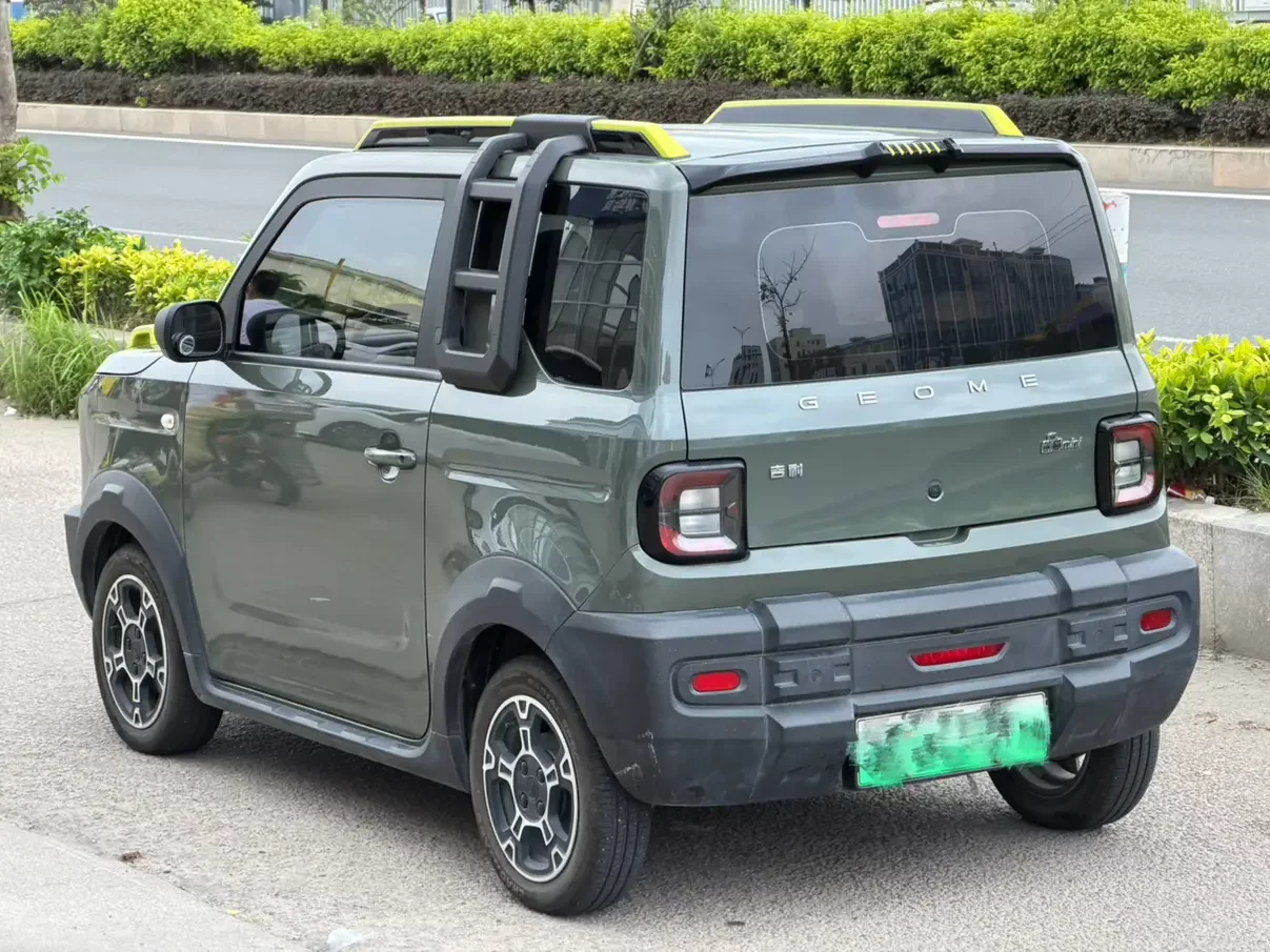 Geely panda