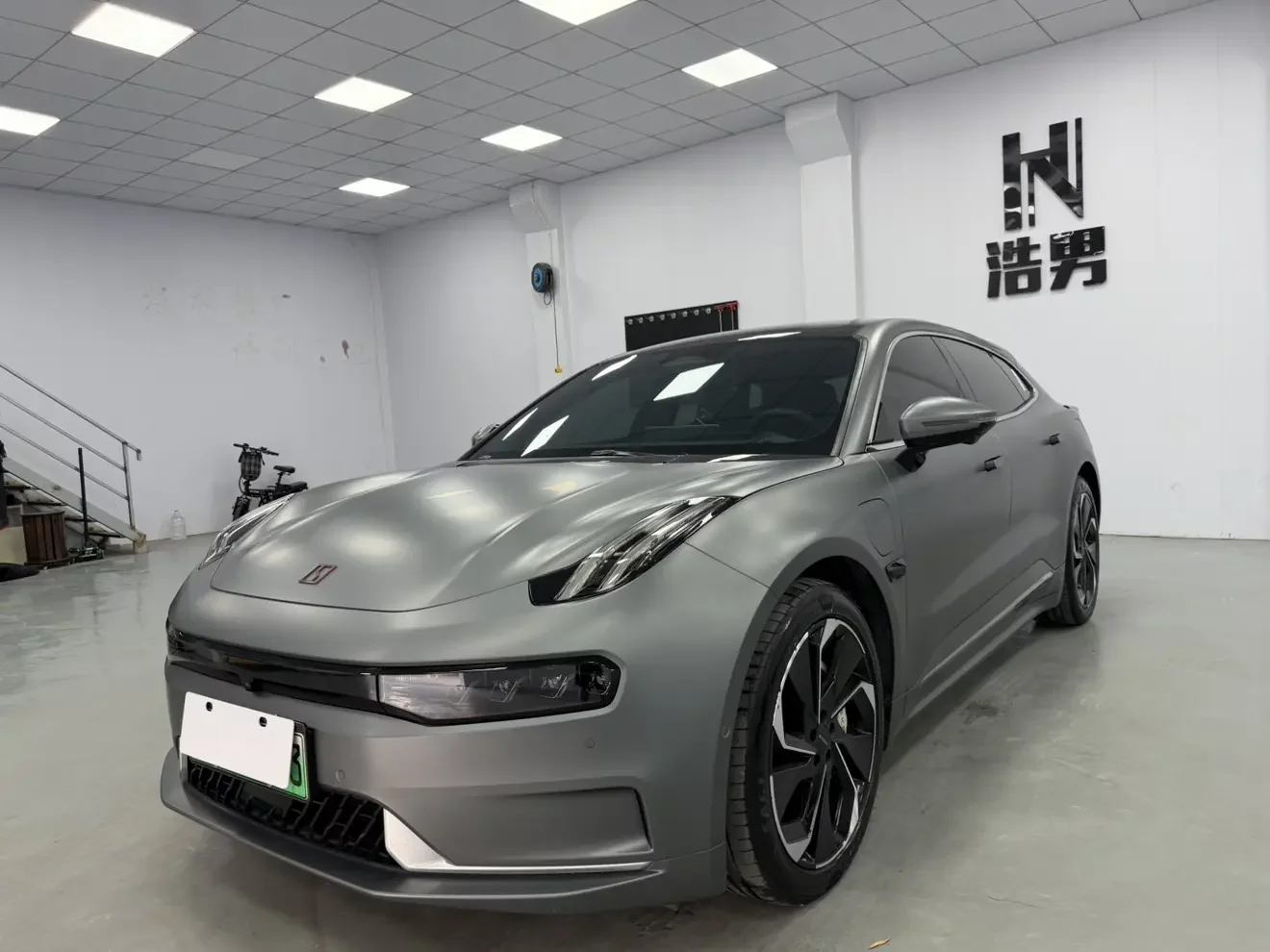 ZEEKR 001