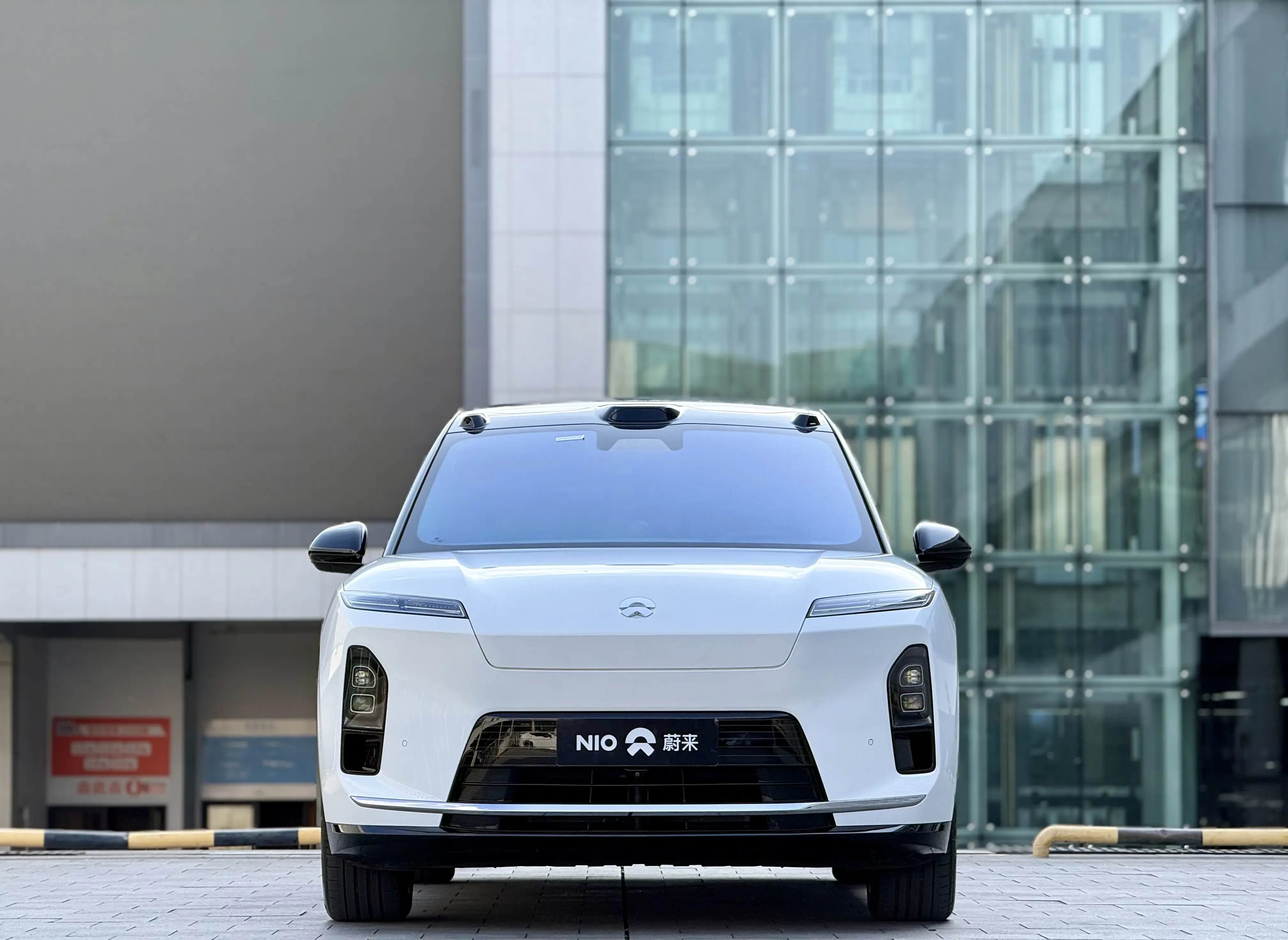 NIO ES8