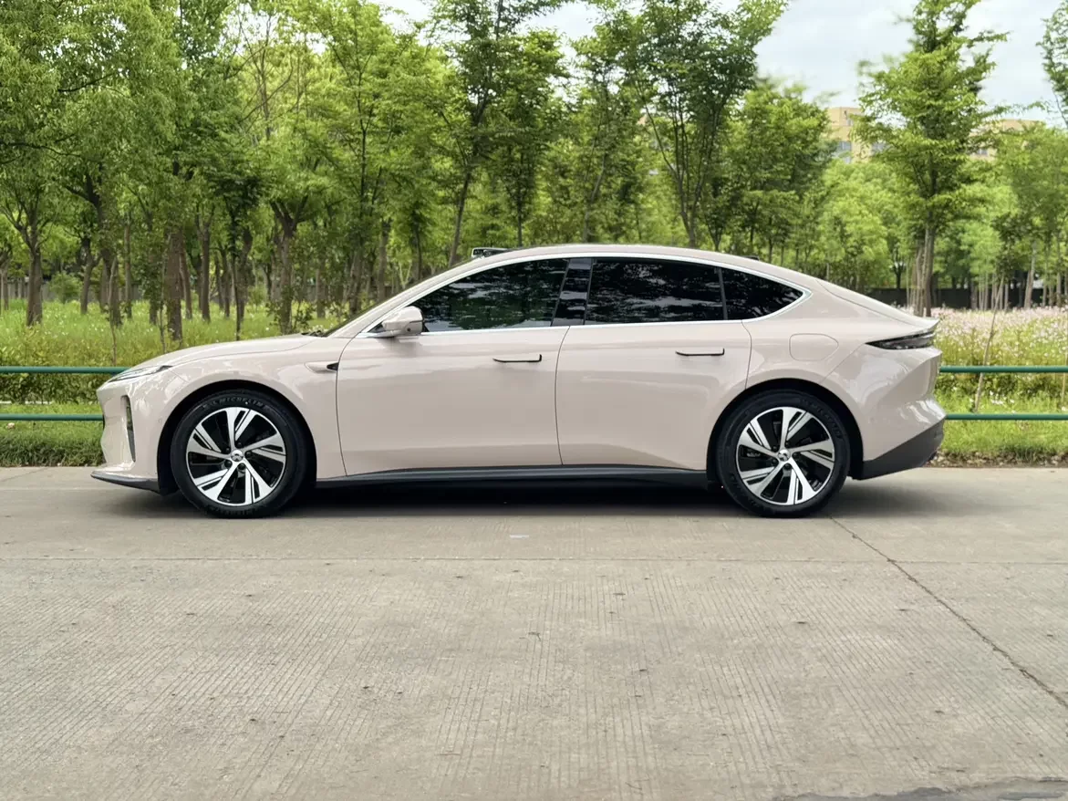 NIO ET5
