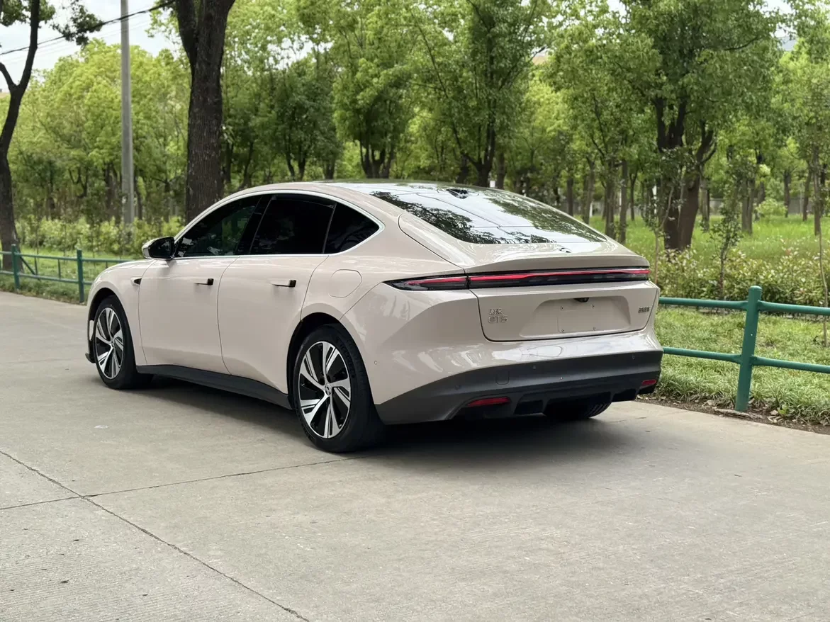 NIO ET5