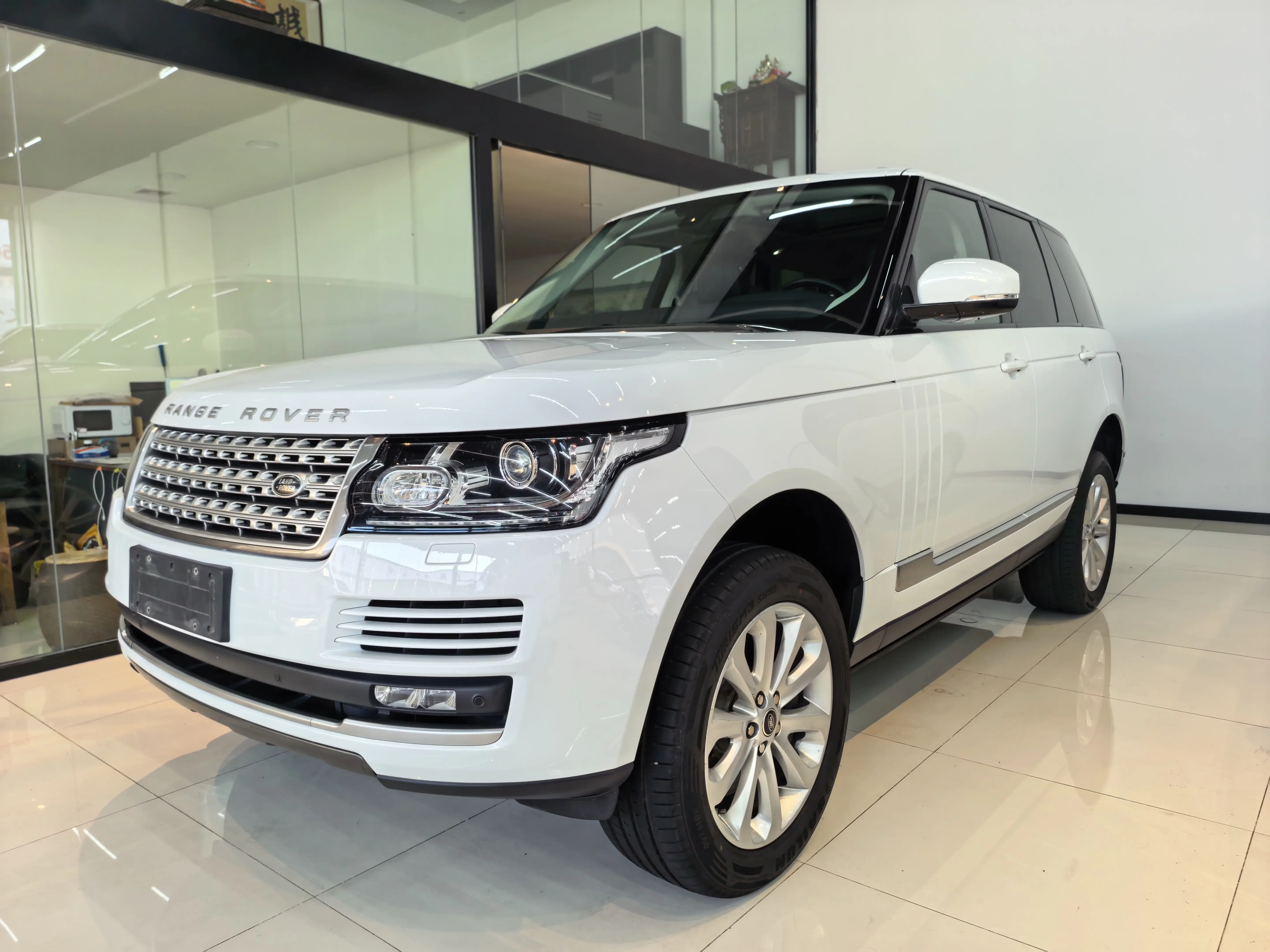 Land Rover range rover