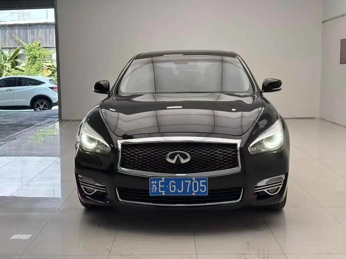 Infiniti Q70