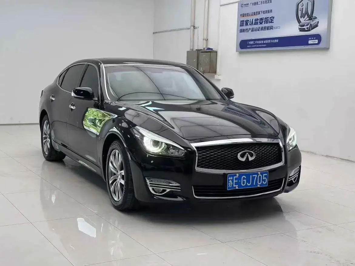 Infiniti Q70