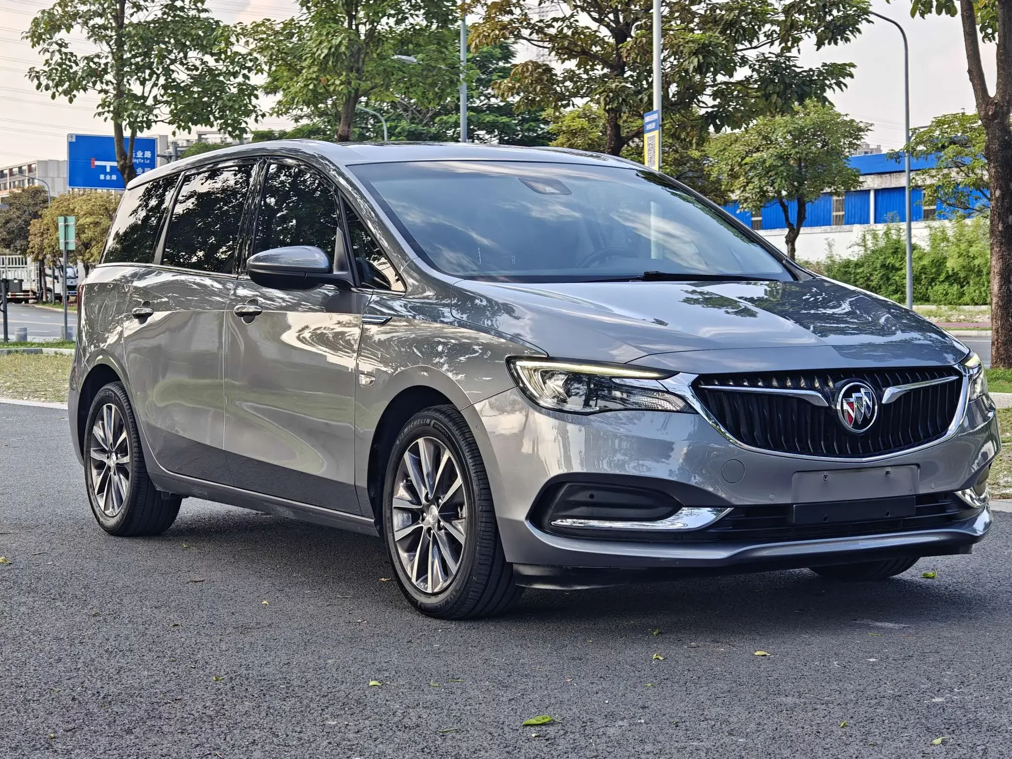 Buick GL6