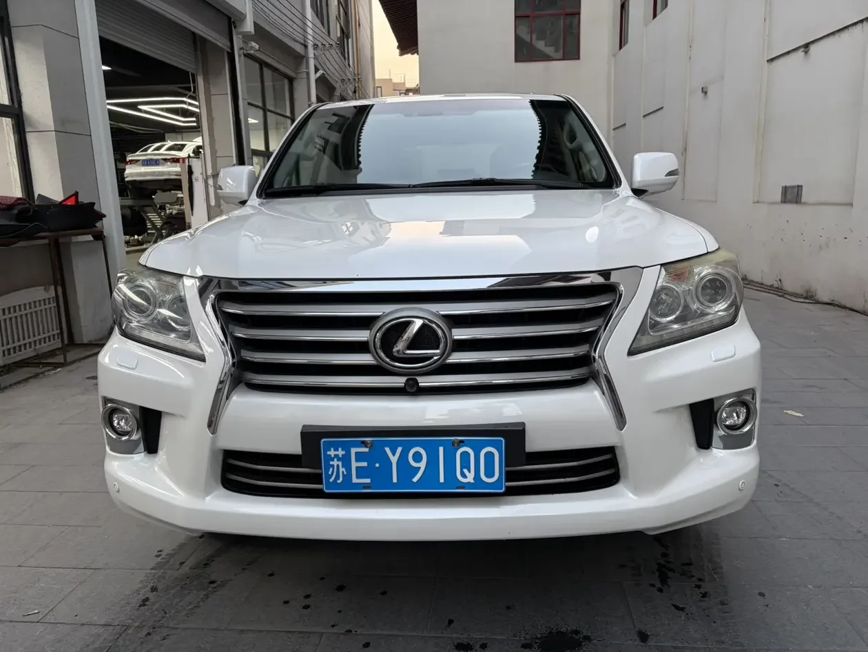 Lexus LX