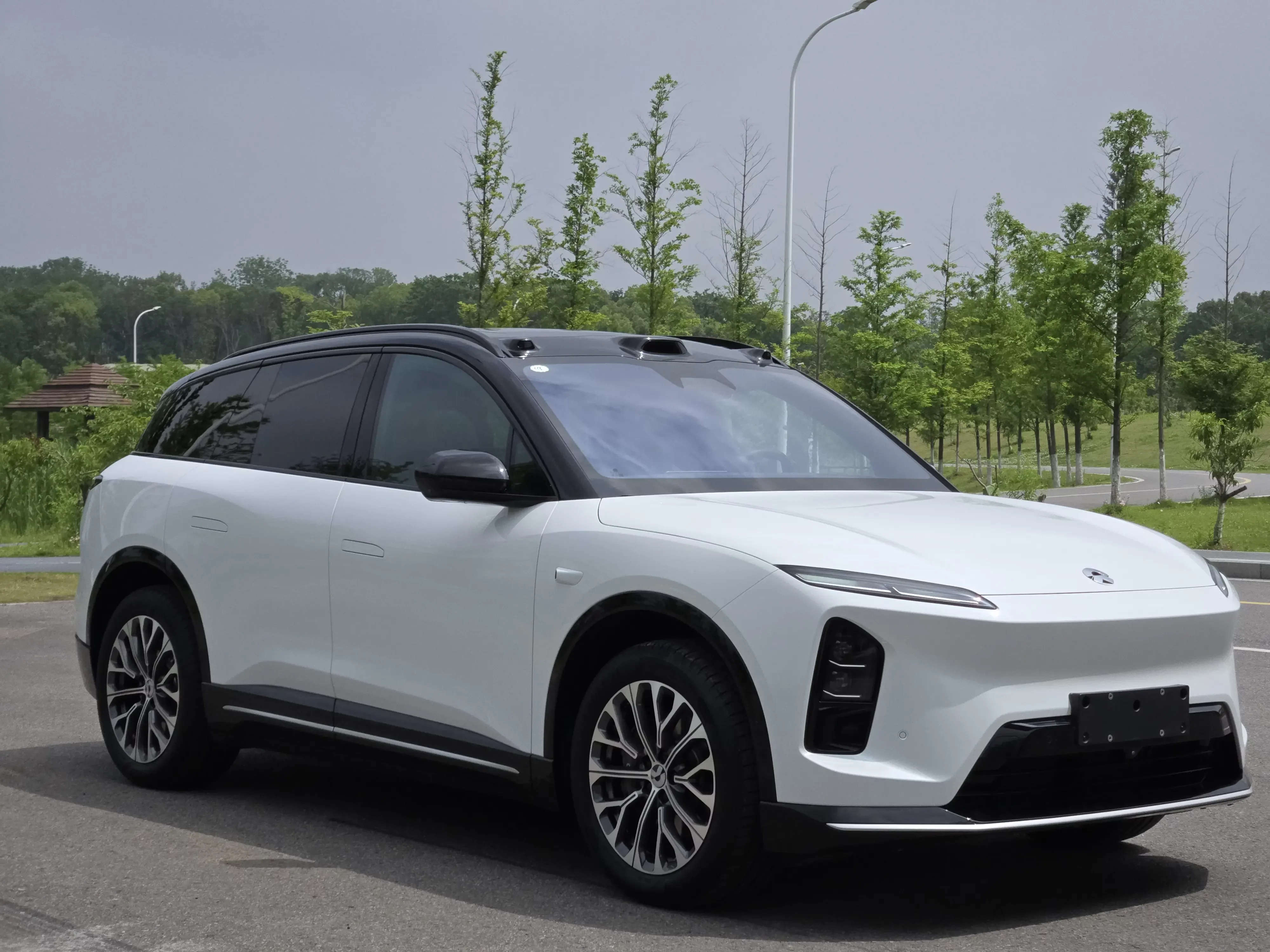NIO ES6