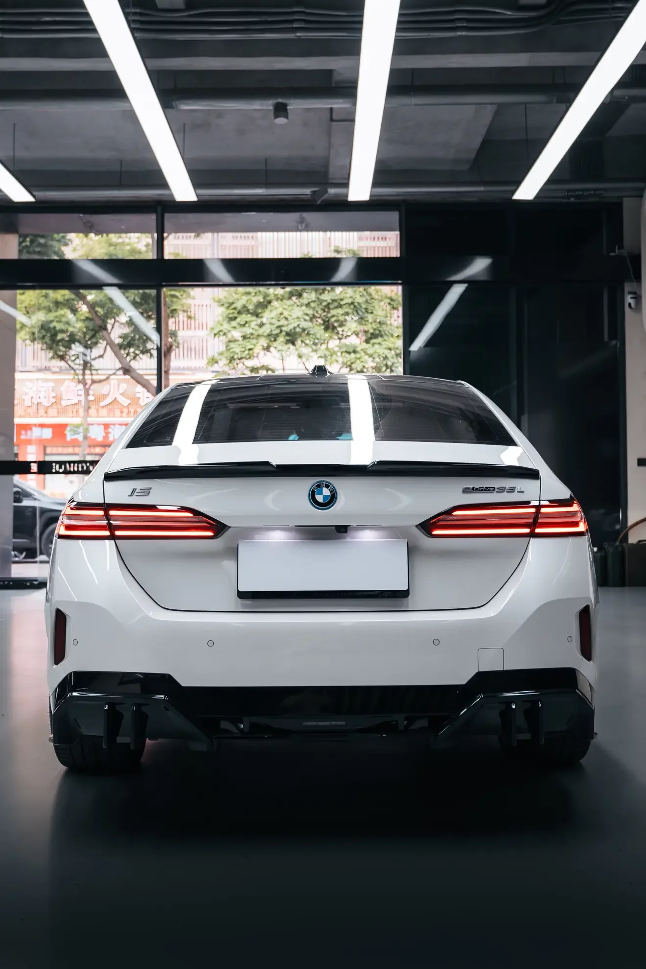 BMW i5