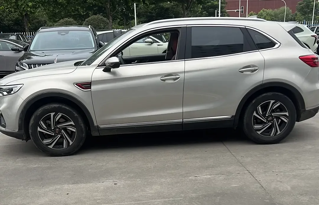 Hongqi HS5