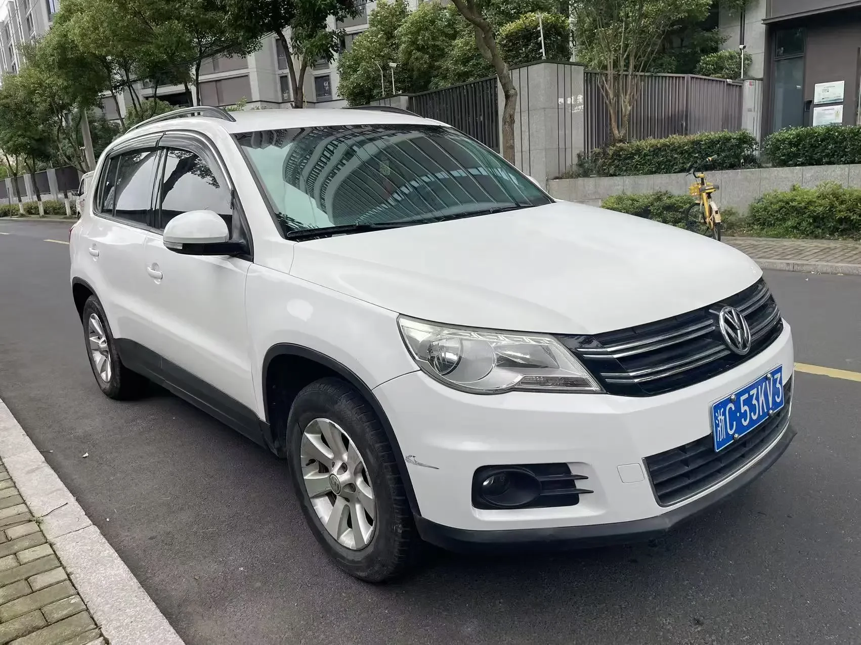 Volkswagen Tiguan (Tharu)