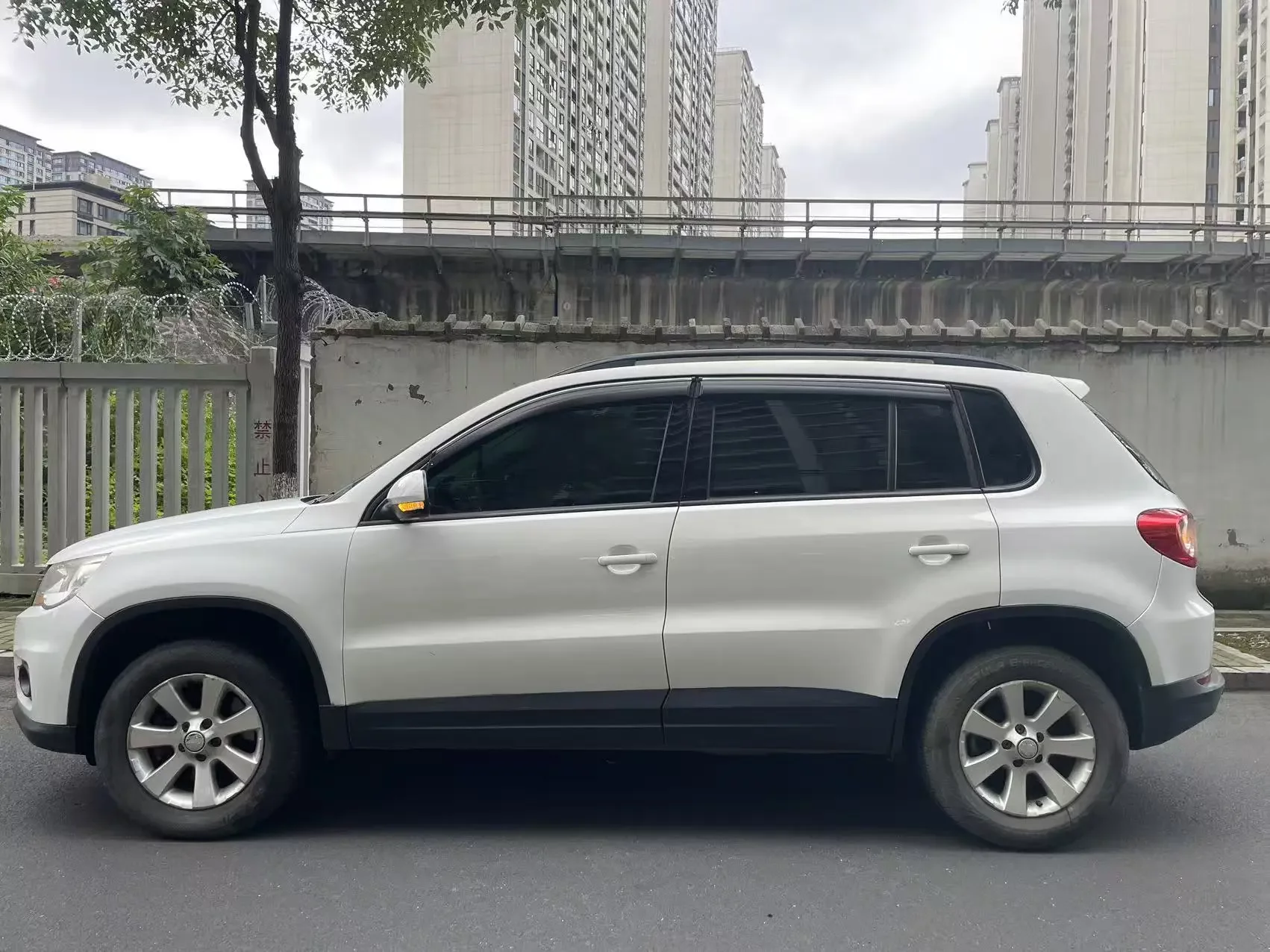 Volkswagen Tiguan (Tharu)