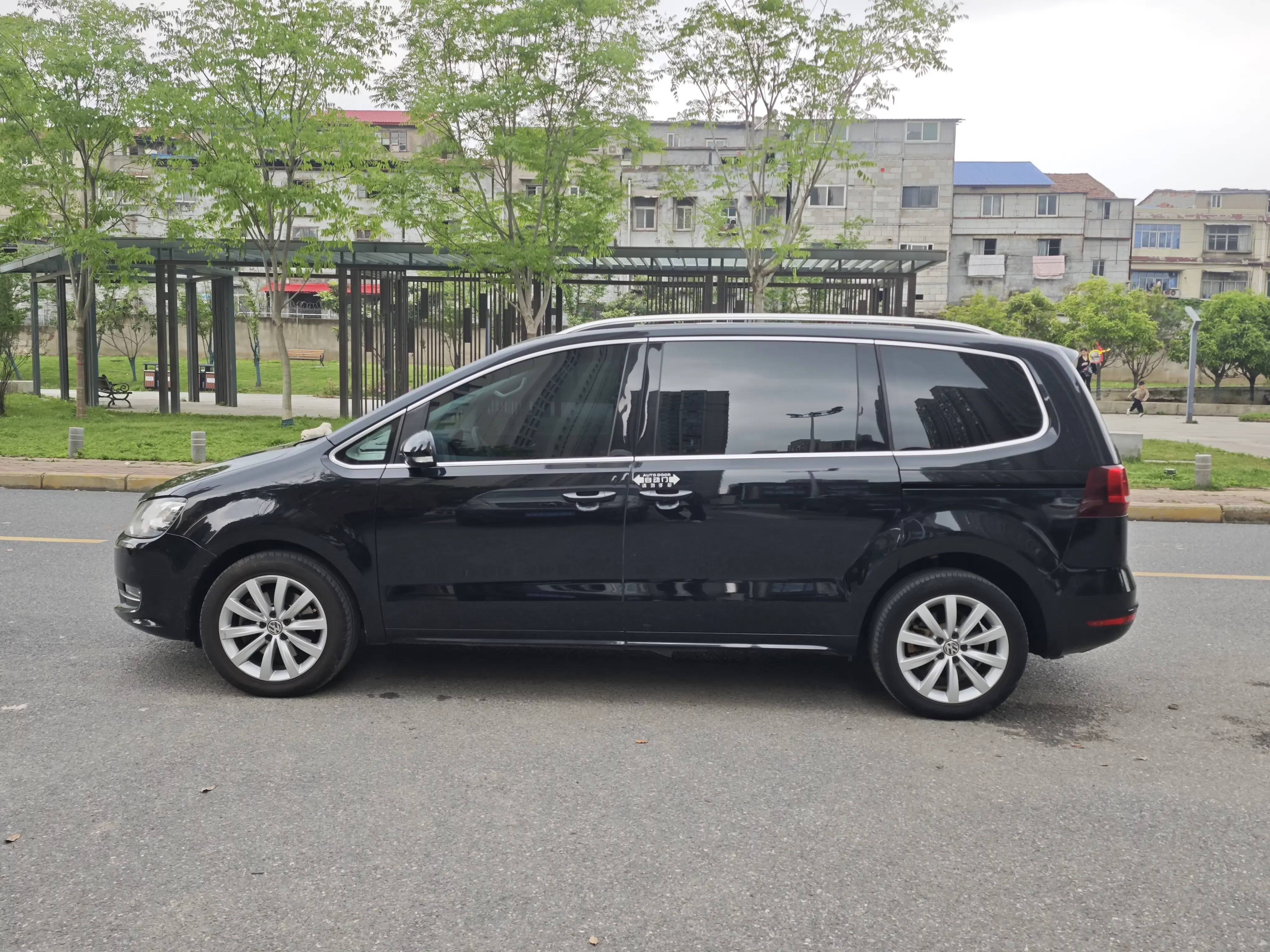 Volkswagen Sharon