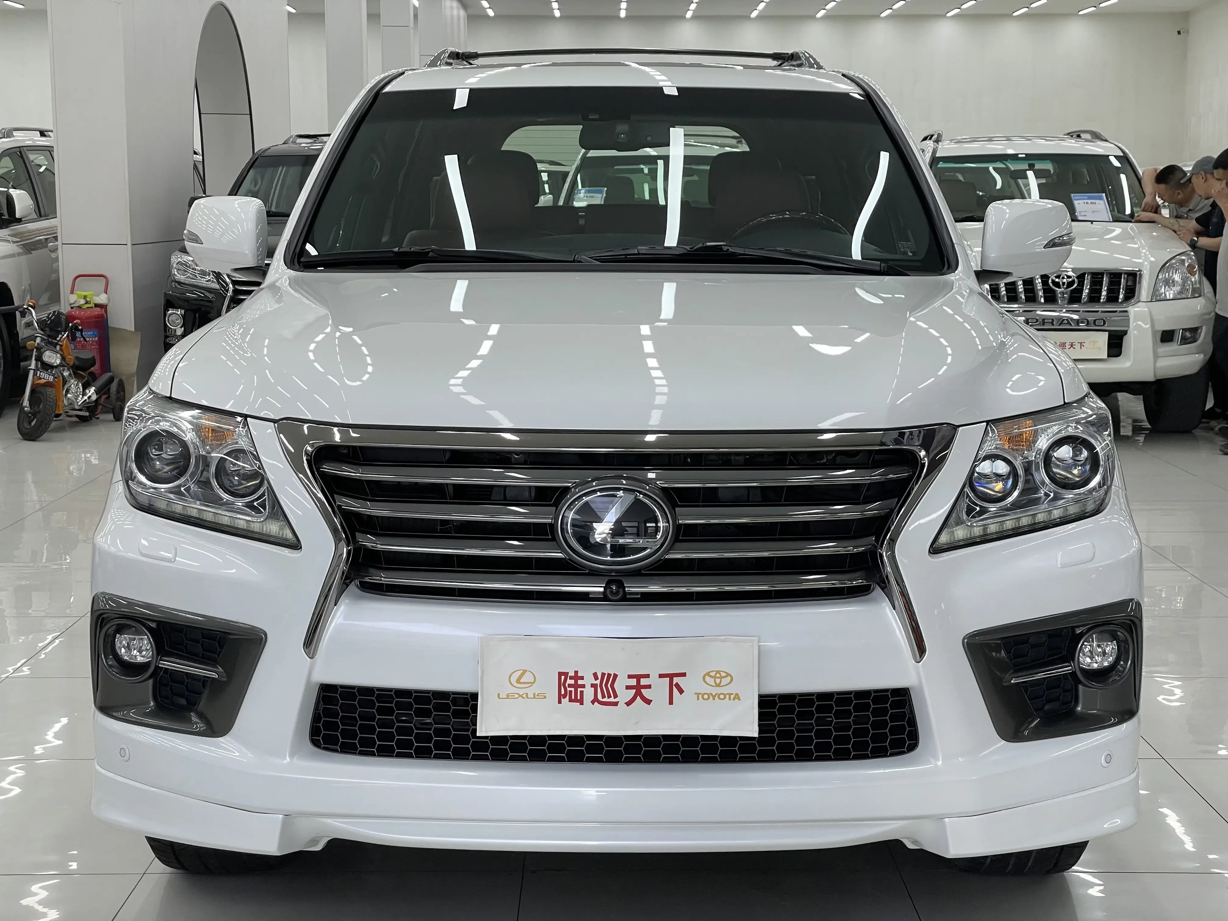 Lexus LX