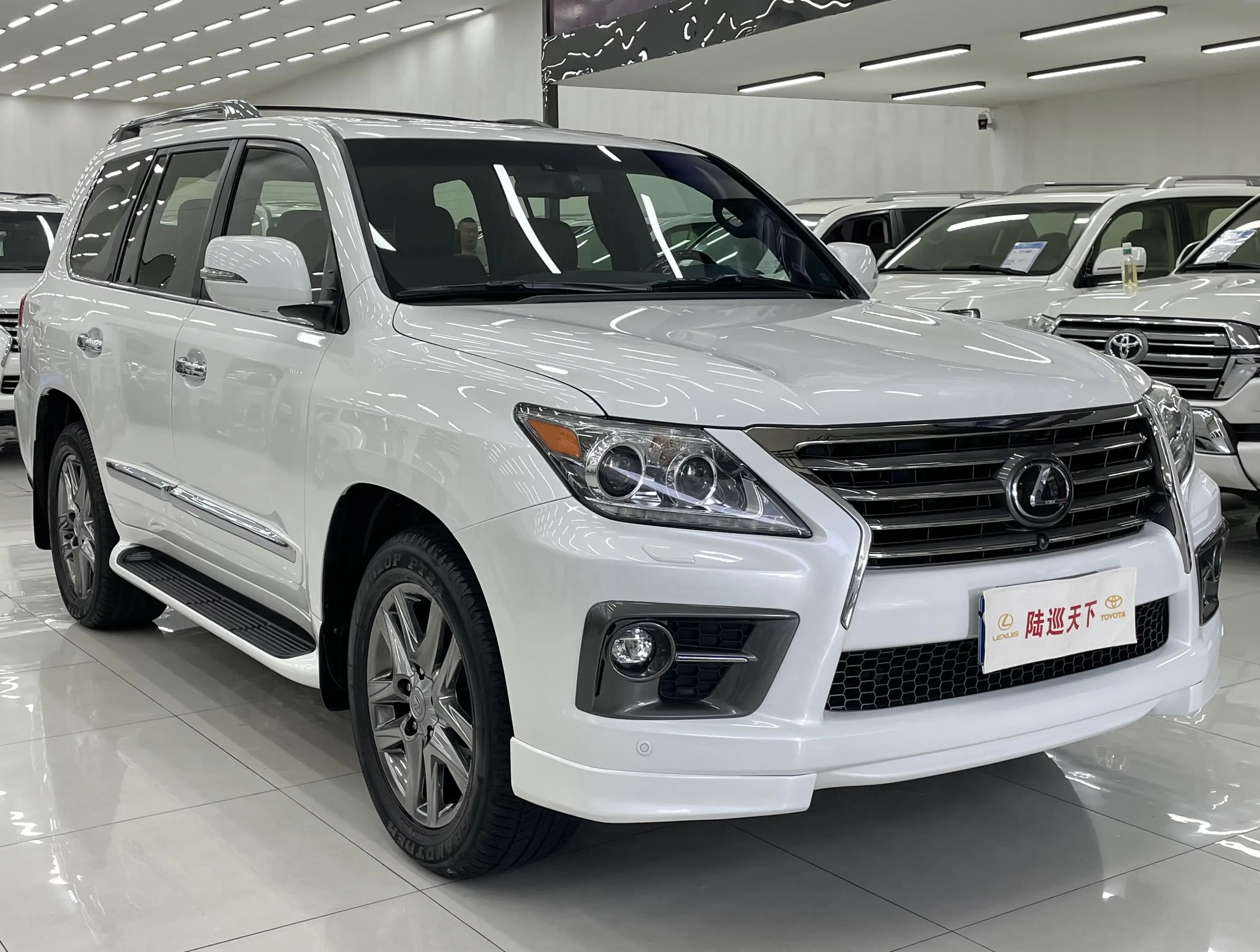 Lexus LX