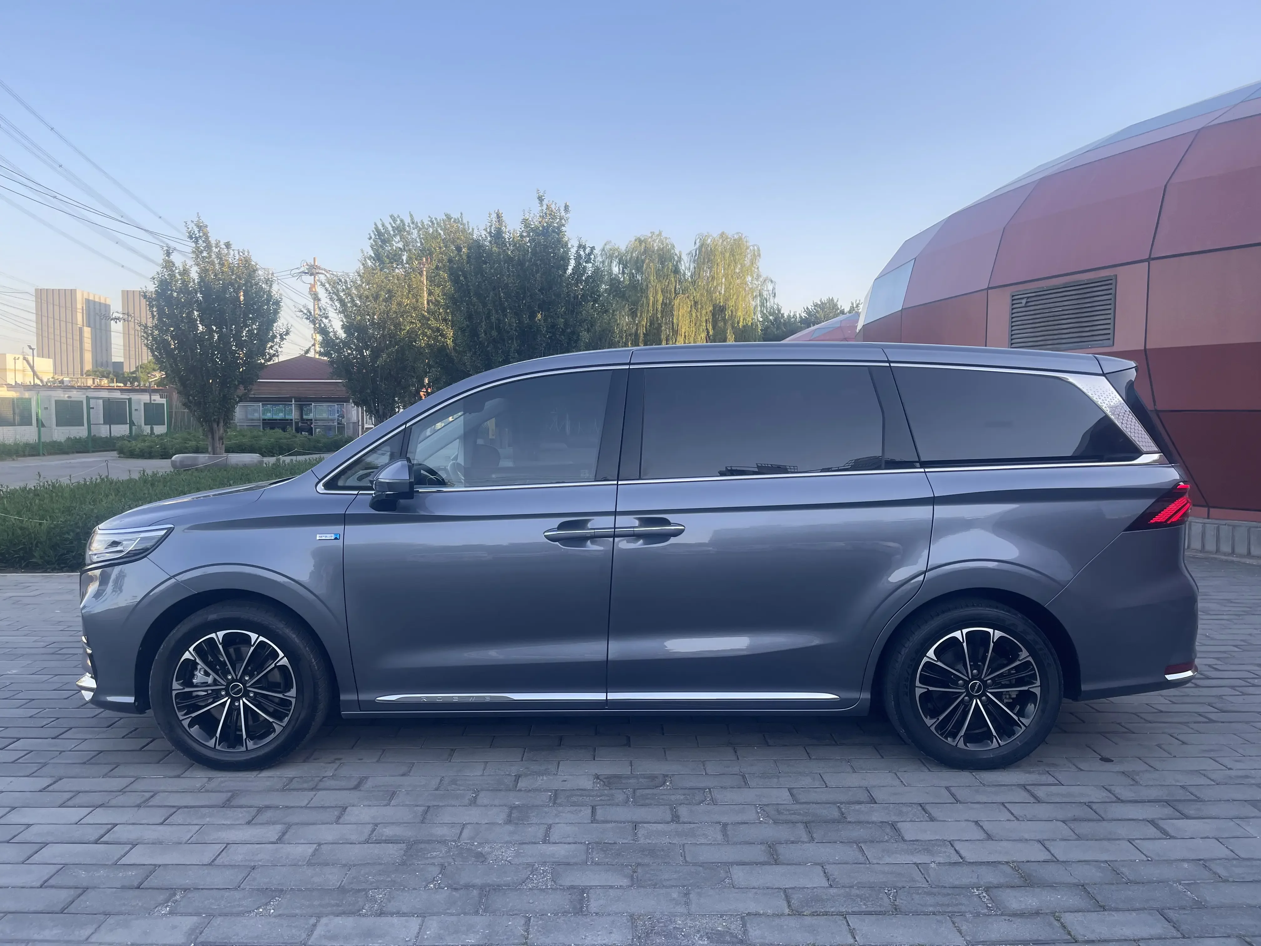 Roewe iMAX8