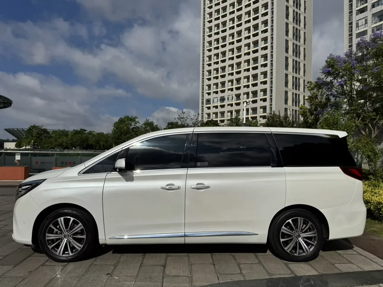 GAC Trumpchi M8