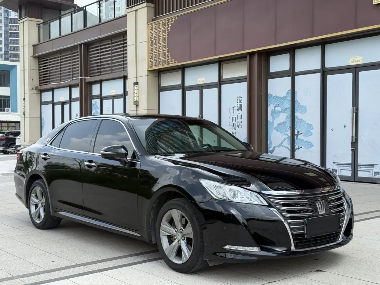 Toyota crown