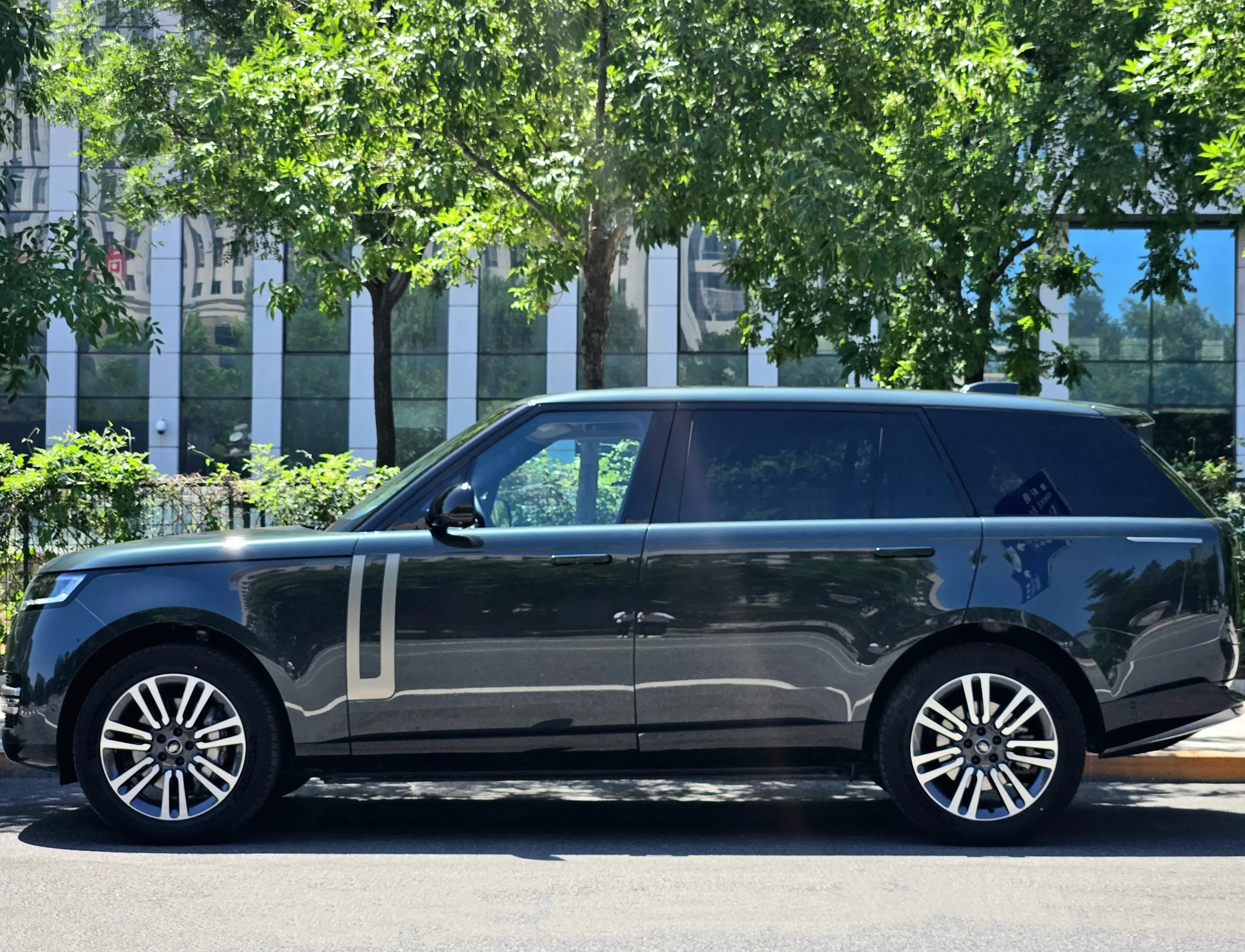 Land Rover range rover