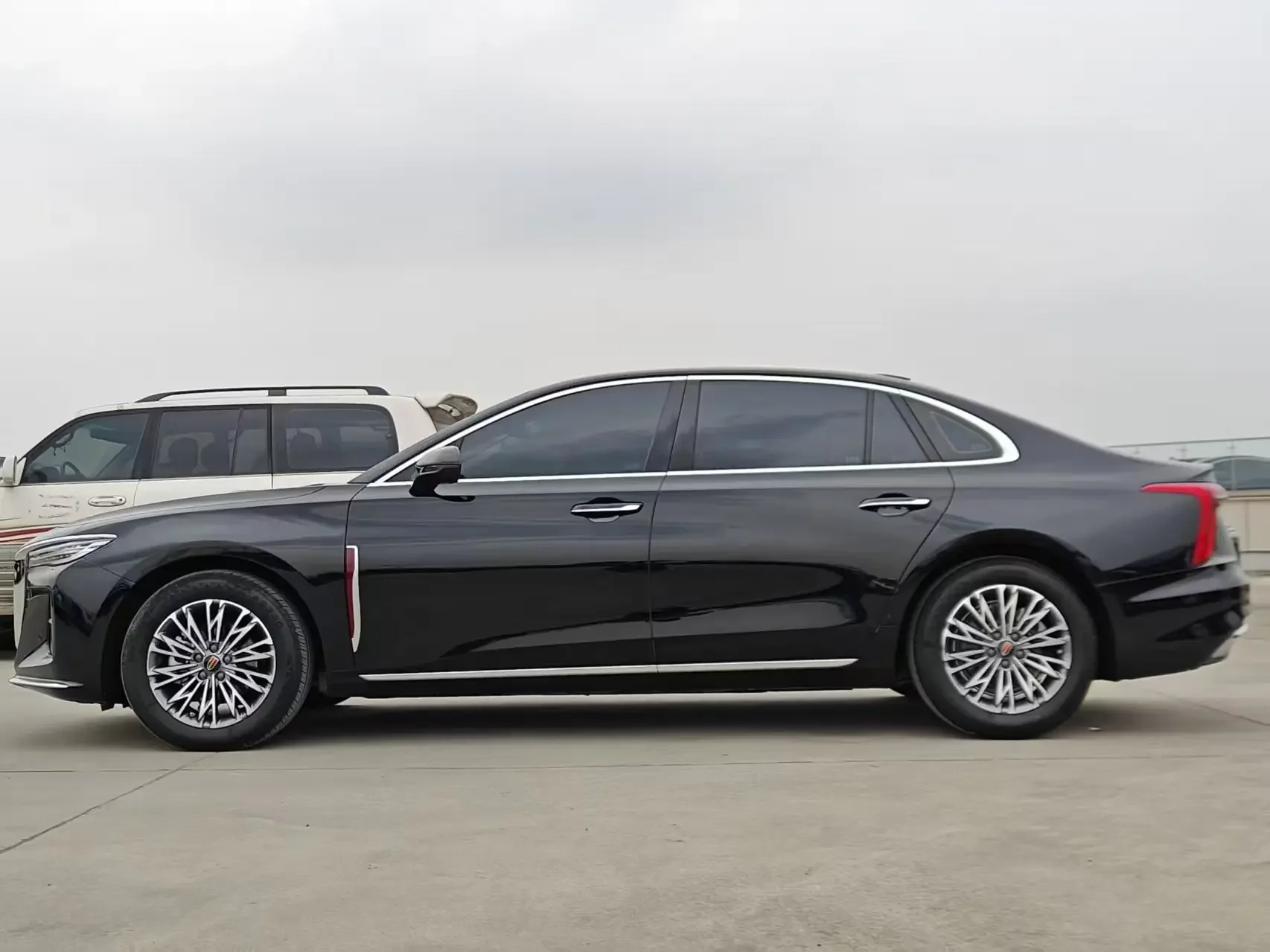 Hongqi H5