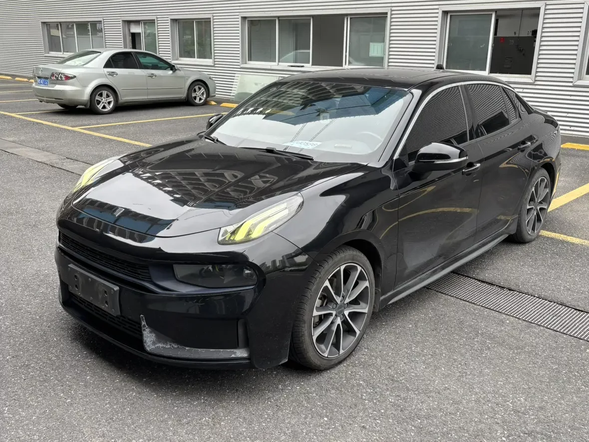 Lynk & Co 03