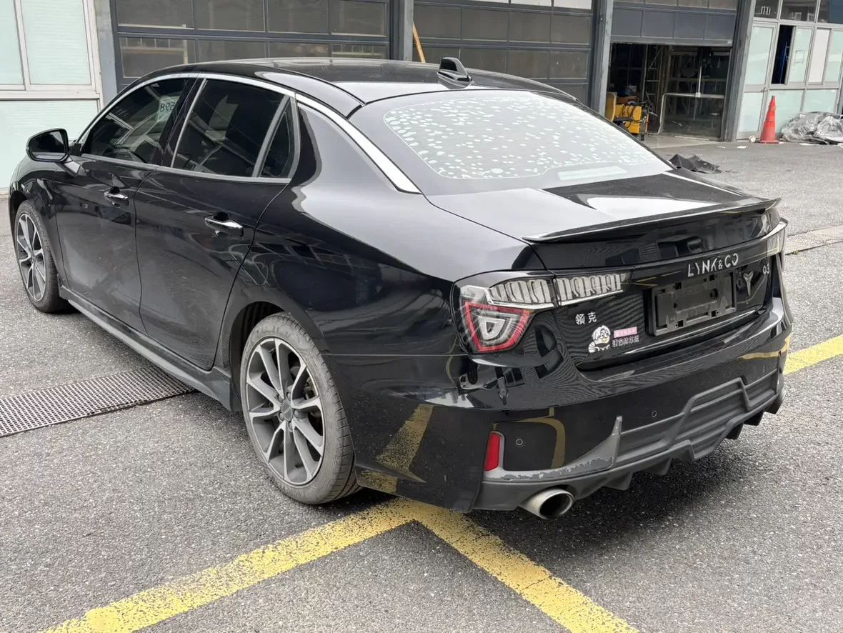 Lynk & Co 03