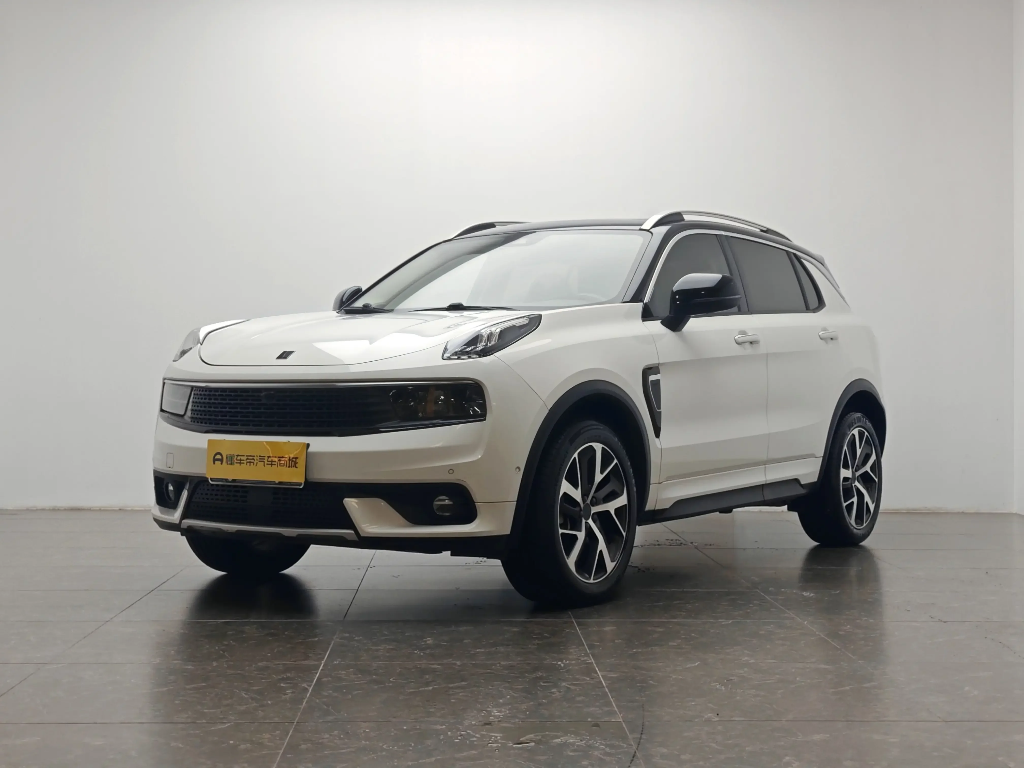 Lynk & Co 01