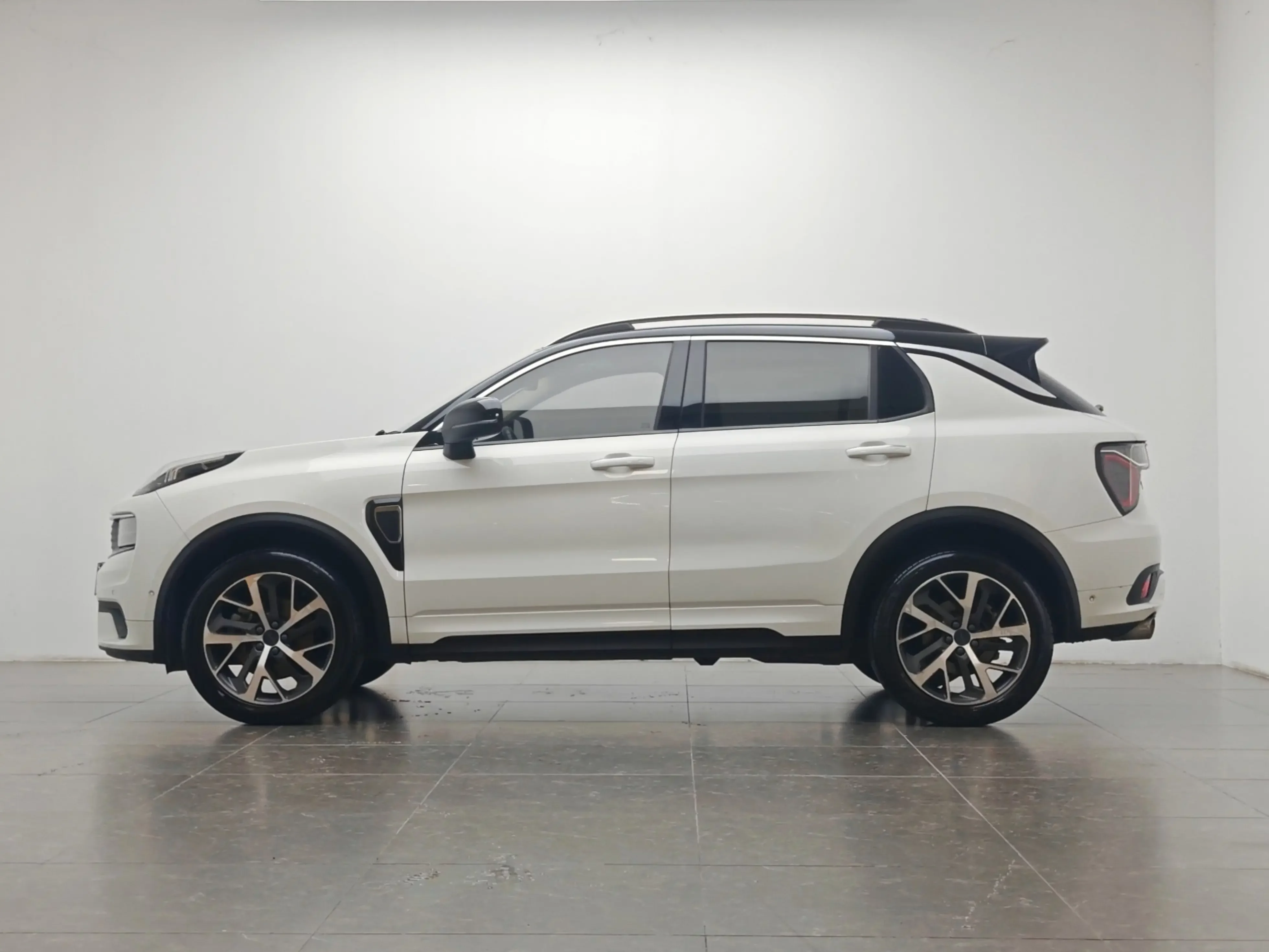 Lynk & Co 01