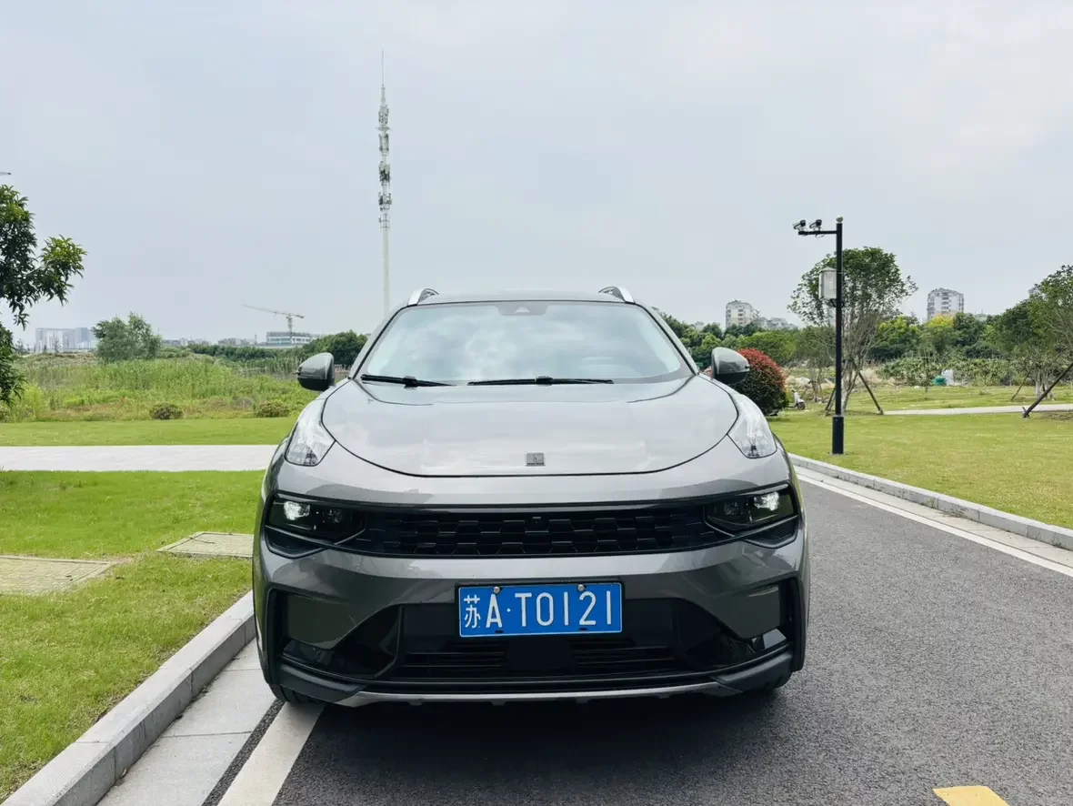 Lynk & Co 01