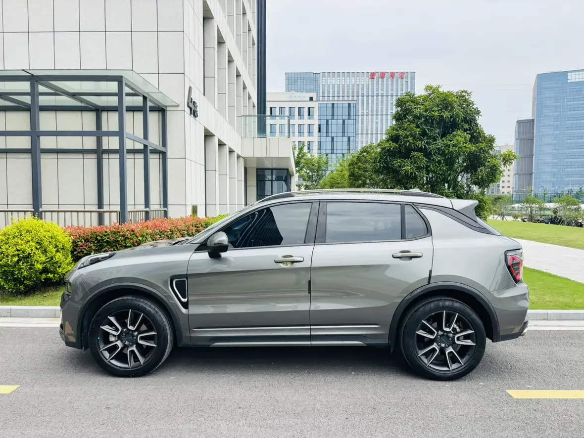 Lynk & Co 01