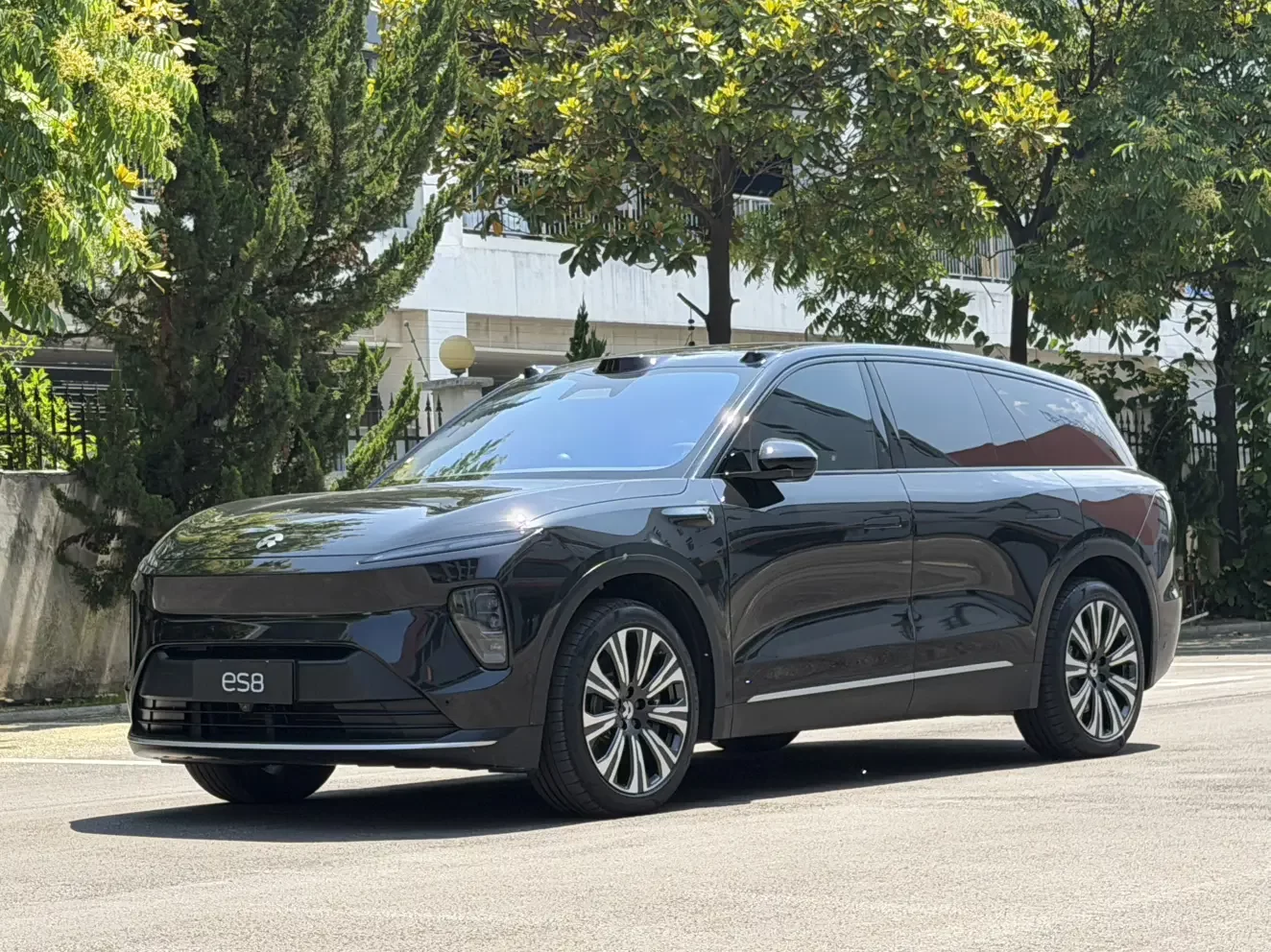 NIO ES8
