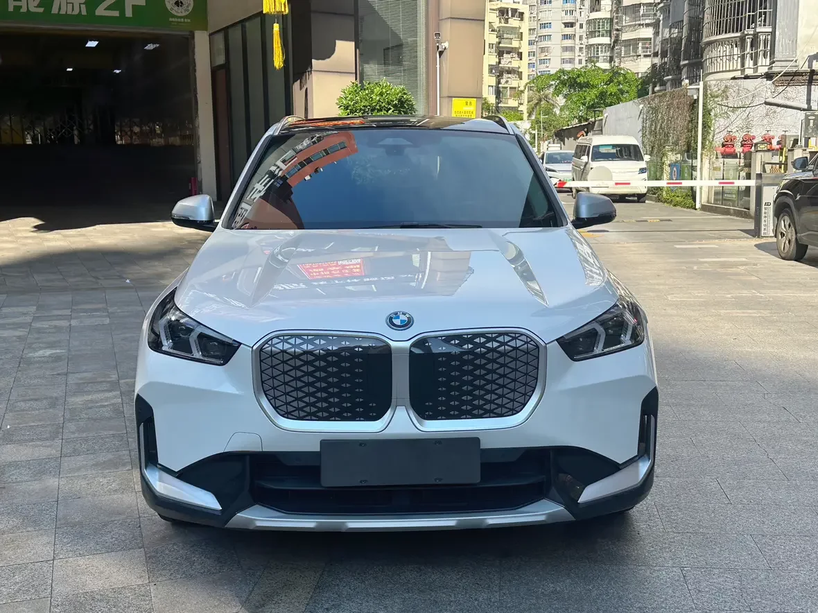 BMW iX1