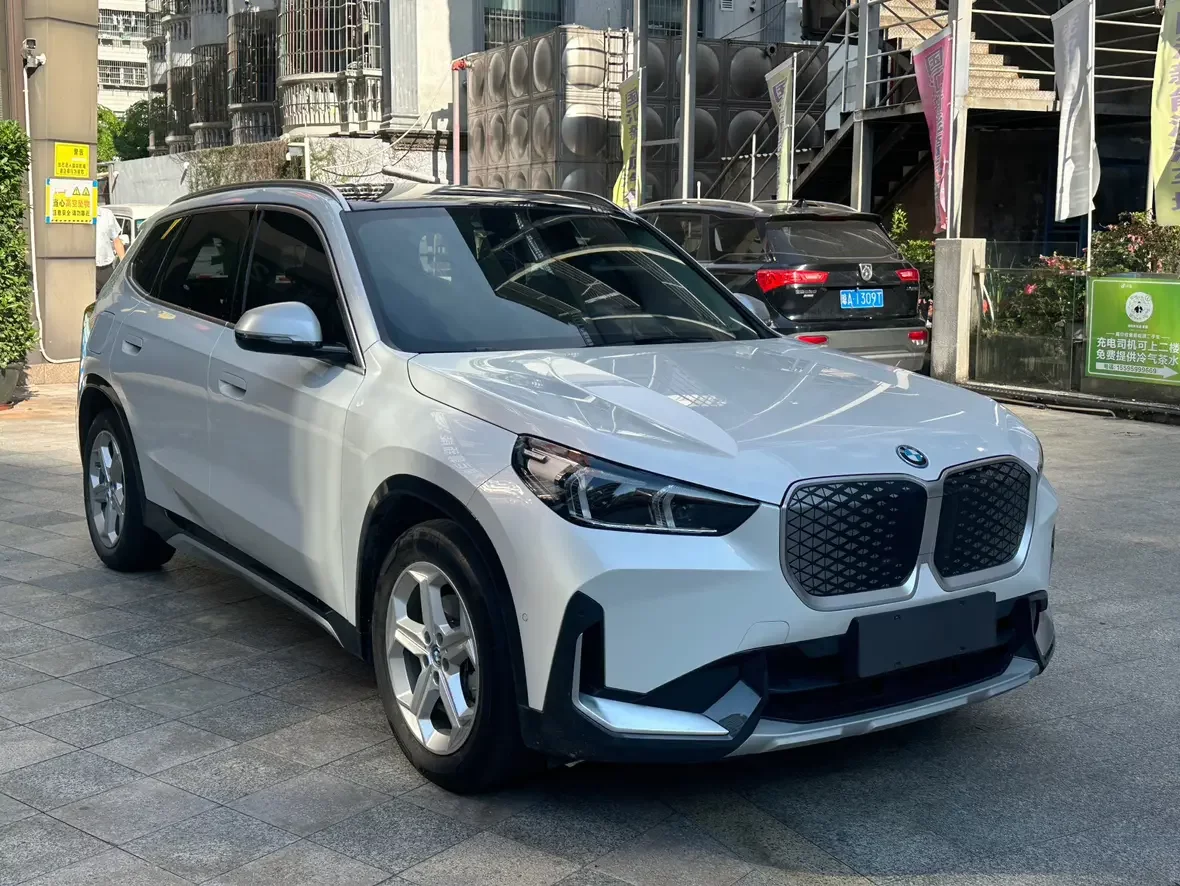 BMW iX1