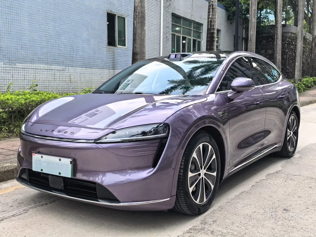 Luxeed Zhijie R7